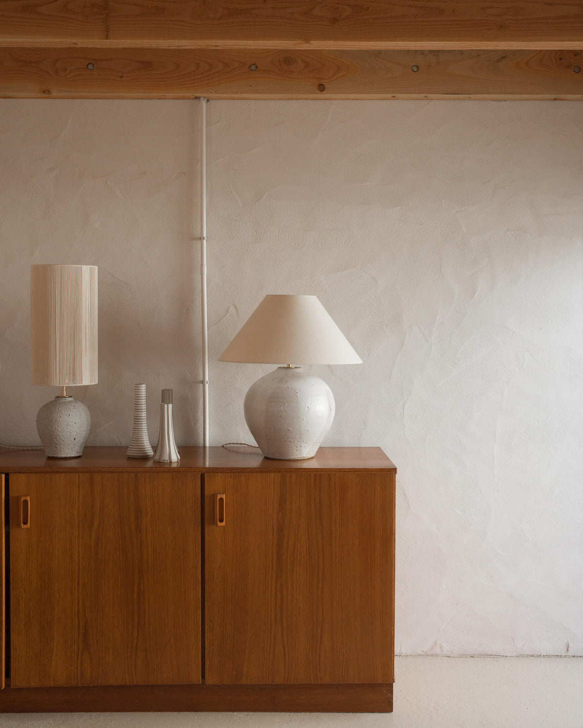 Contemporary Table Lamps in Ceramic "Méga" — detail view