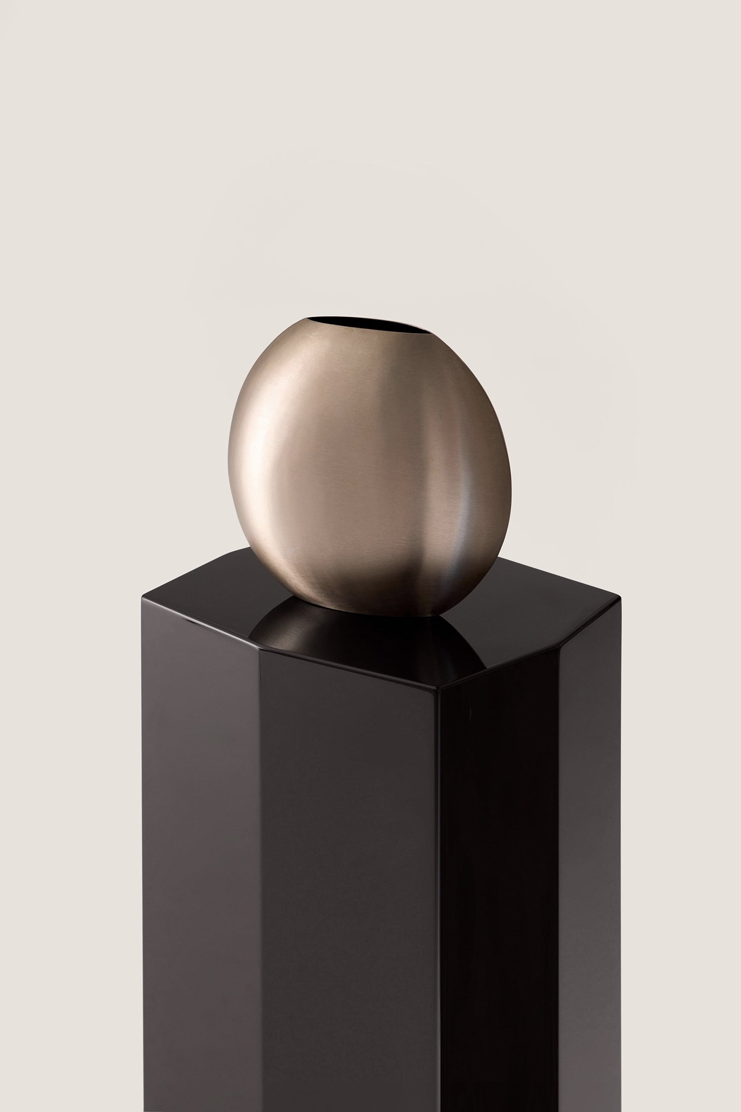'Ame II' Lacquer Pedestal — view 9