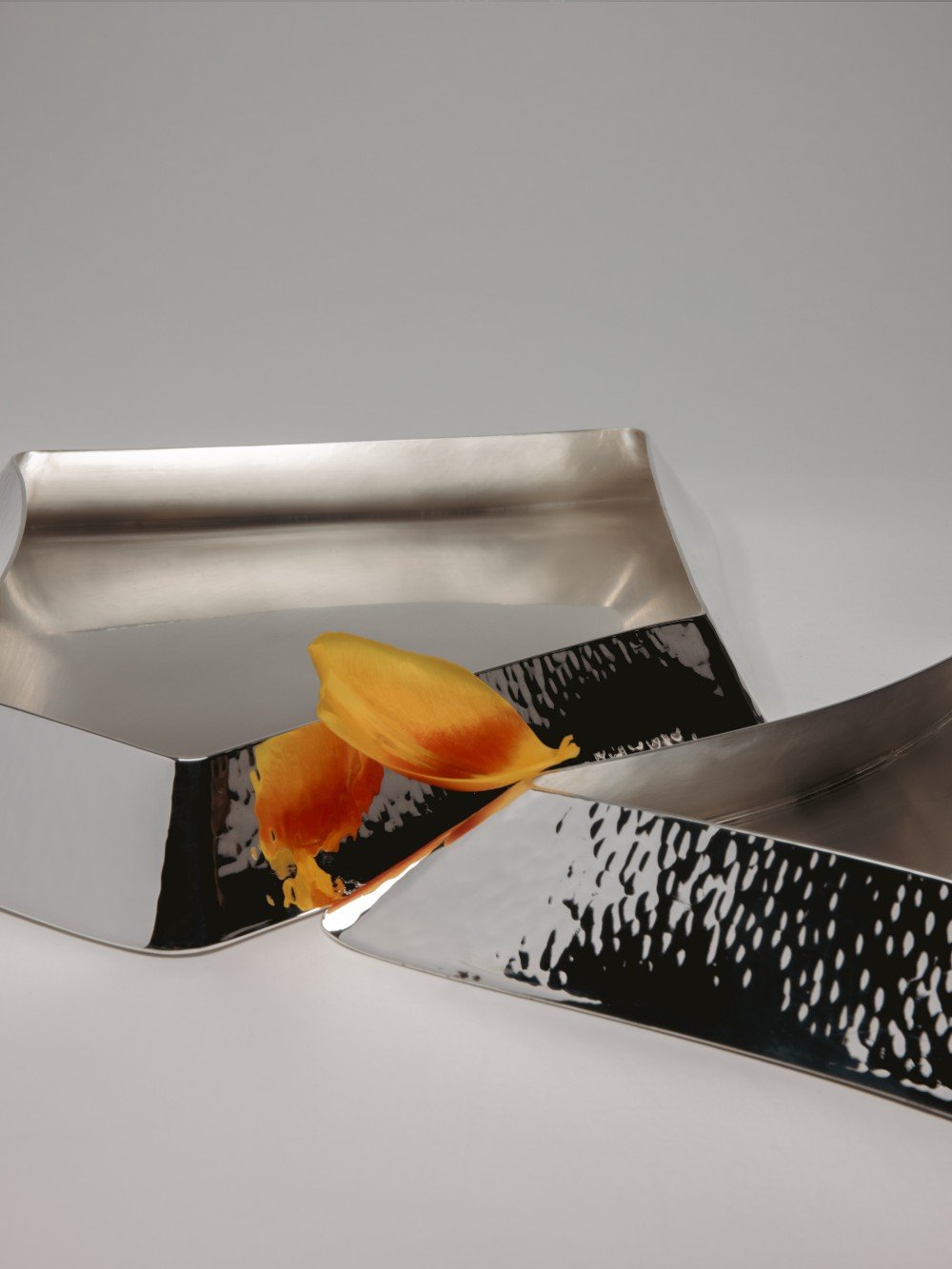 Silver plated Valet Tray n.1 — side angle showing reflective surface with petals