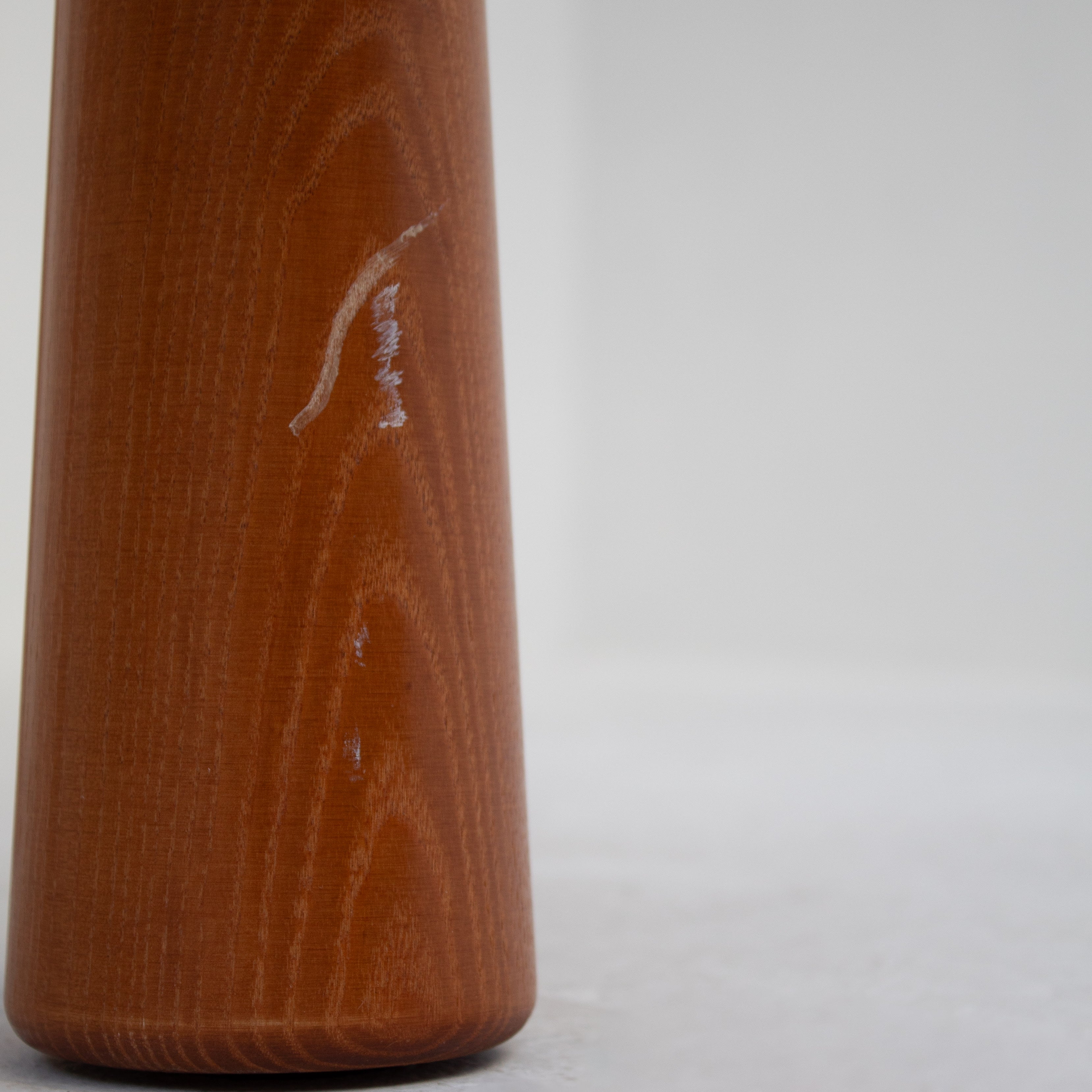 Set of 6 “Toscanolla” Dining Chairs by Alessandro Becchi for Giovannetti — close-up of wooden chair leg texture