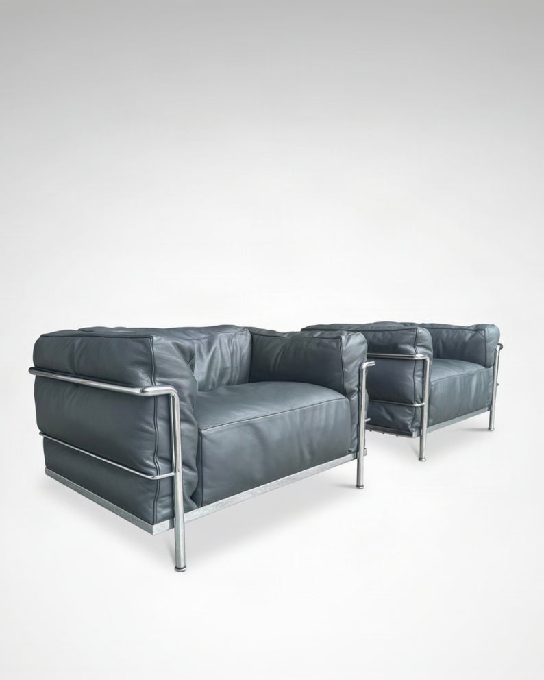 LC3 Down Cushions Y Extra Leather Armchairs by Le Corbusier, Perriand & Jeanneret for Cassina, 1990s, Set of 2 — side angle