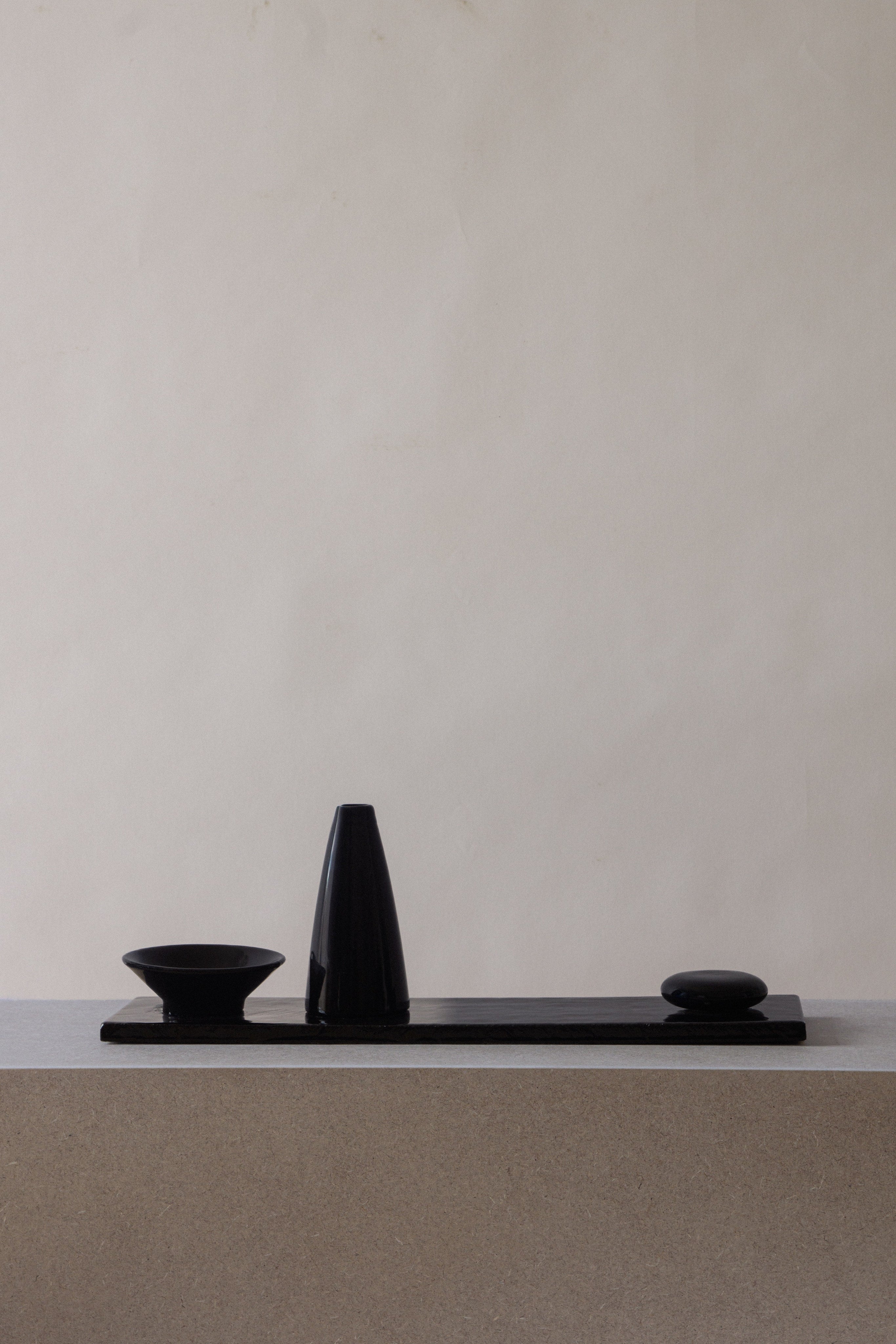 The Bottom of the Lake - Vase in Ceramic and Lava Stone — close-up
