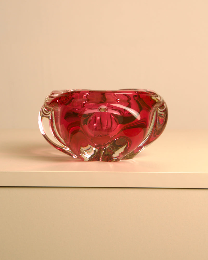 Dark Pink "Flower" Ashtray in Murano Glass 60's — close-up highlighting glossy glass texture
