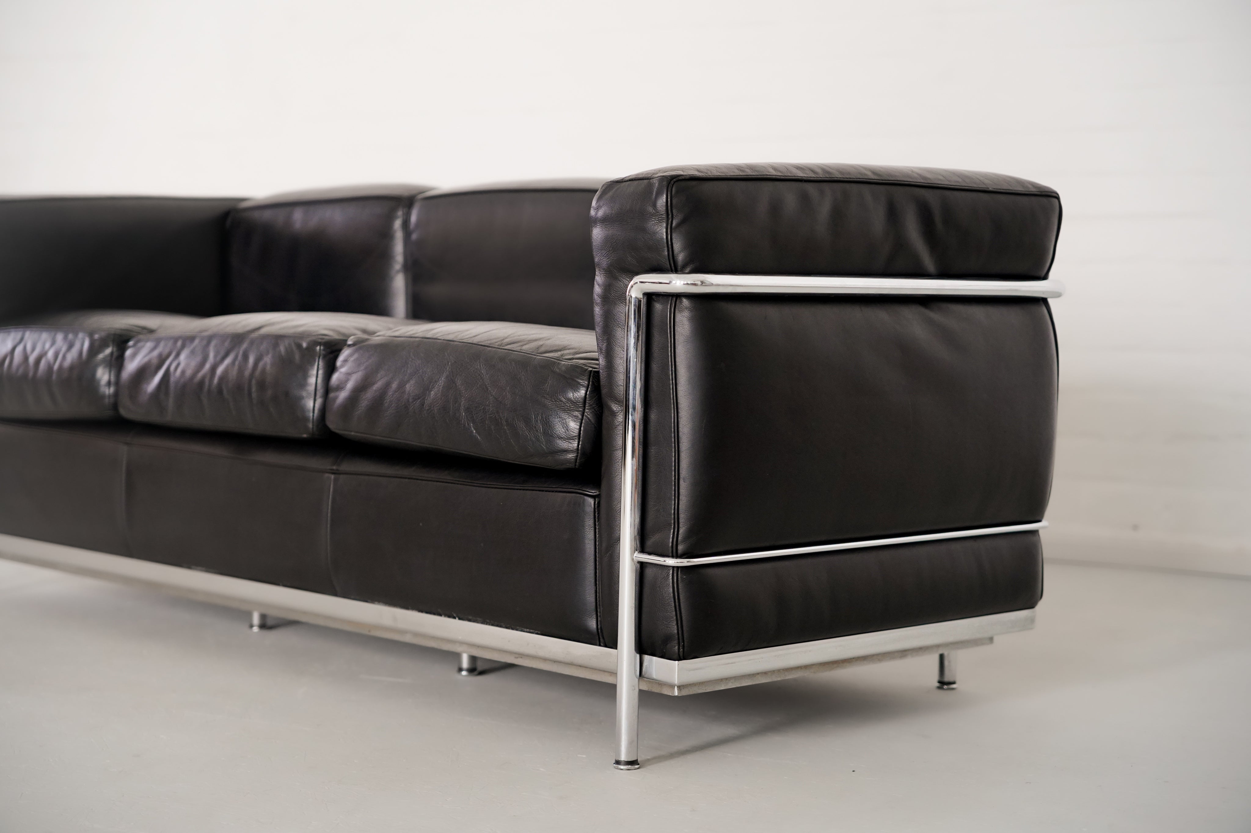 LC2 by Le Corbusier, Pierre Jeanneret and Charlotte Perriand for Cassina