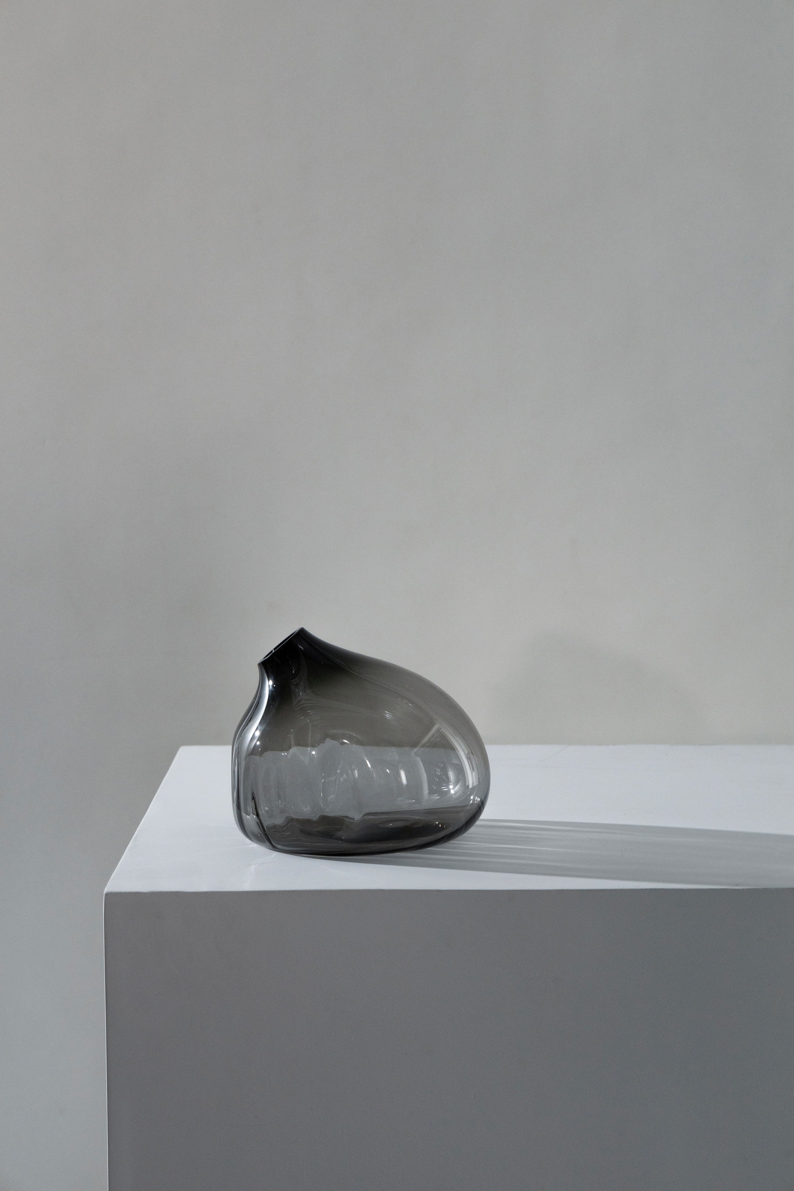 Silice' Collection III, Blown Glass — side view on white pedestal