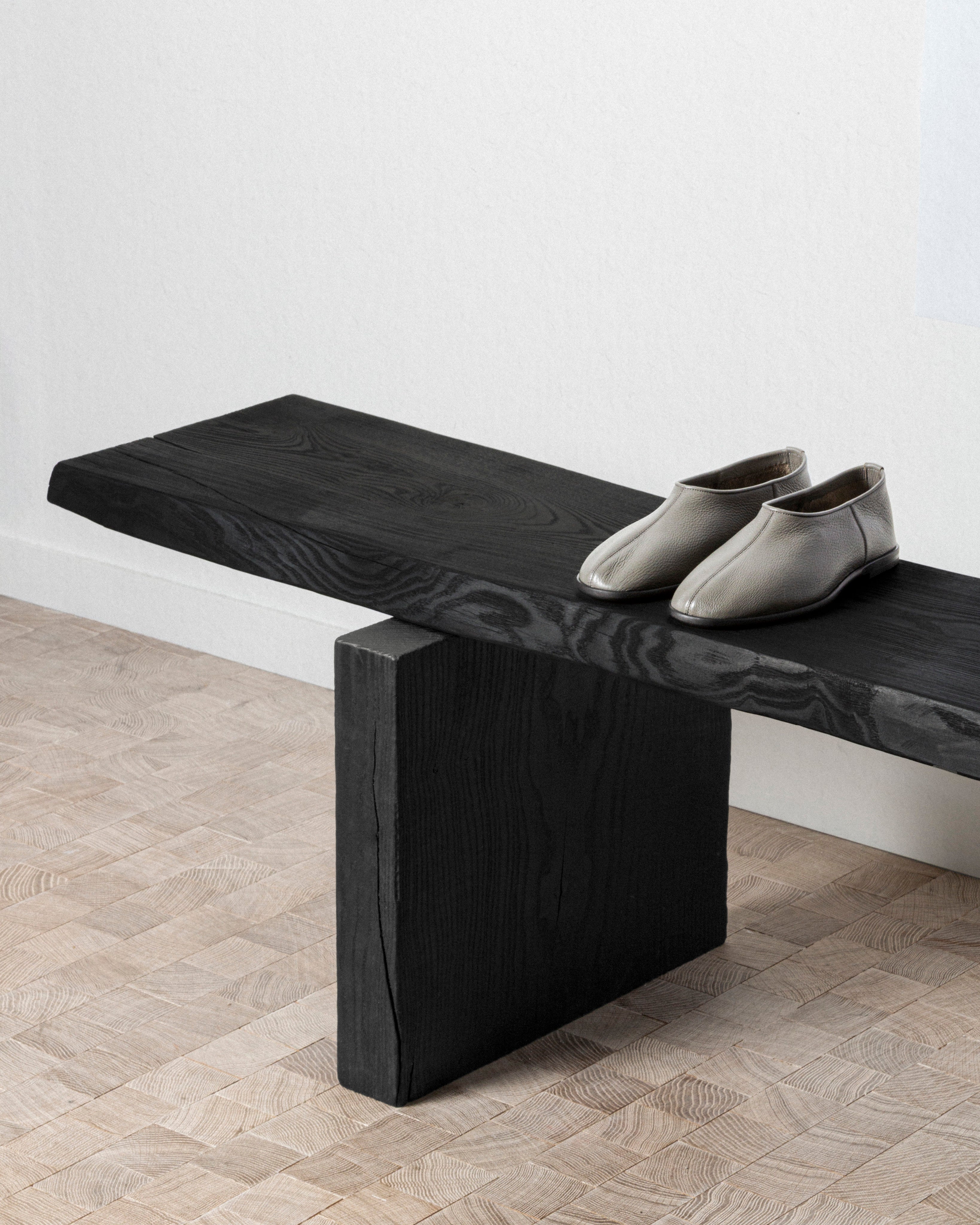 BENCH ( 01 ) — close-up