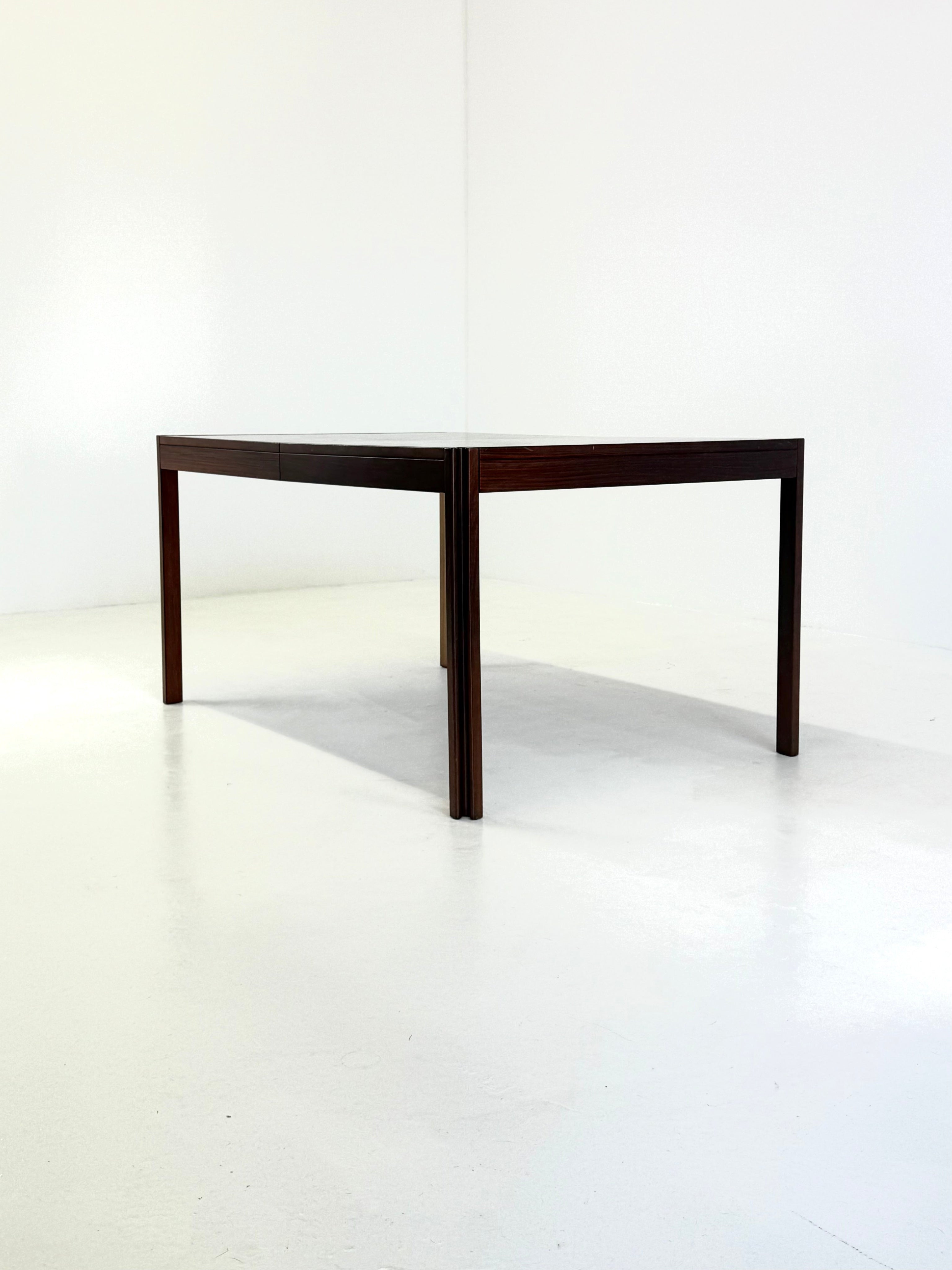 4D wooden vintage dining table by Angelo Mangiarotti for Molteni — additional view