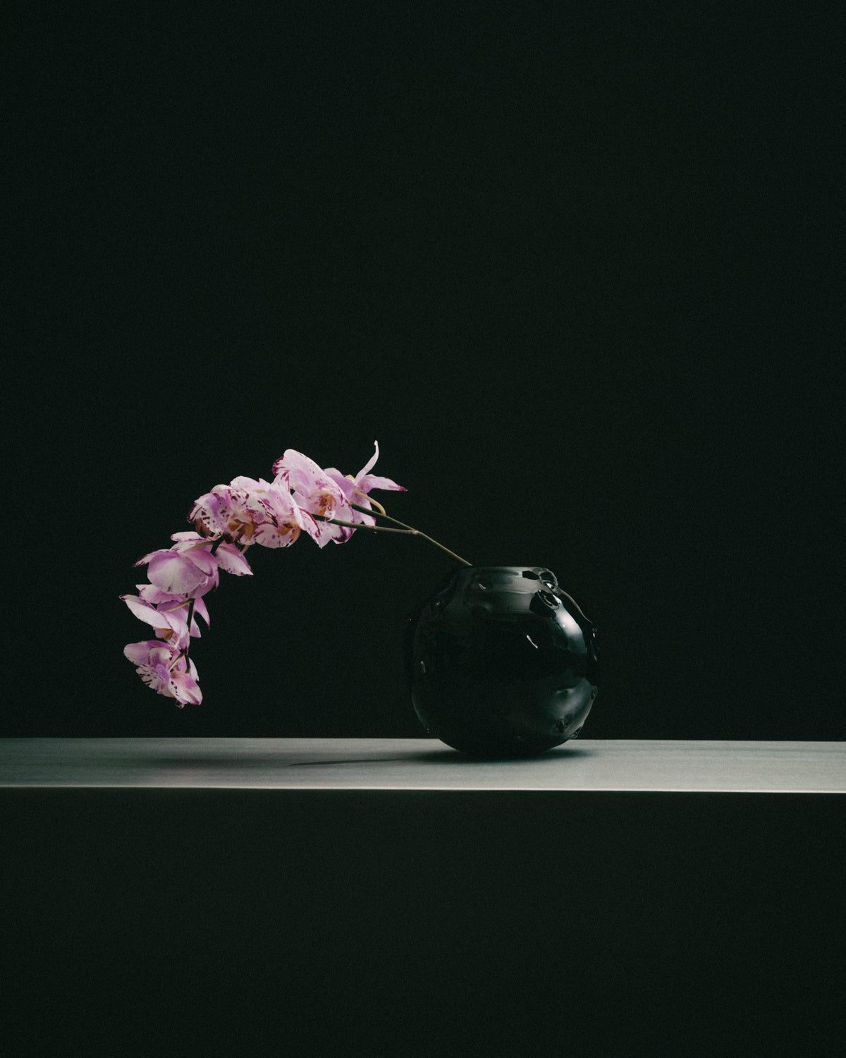 S.R. VINTAGE VASE DECO BLACK — lifestyle setting
