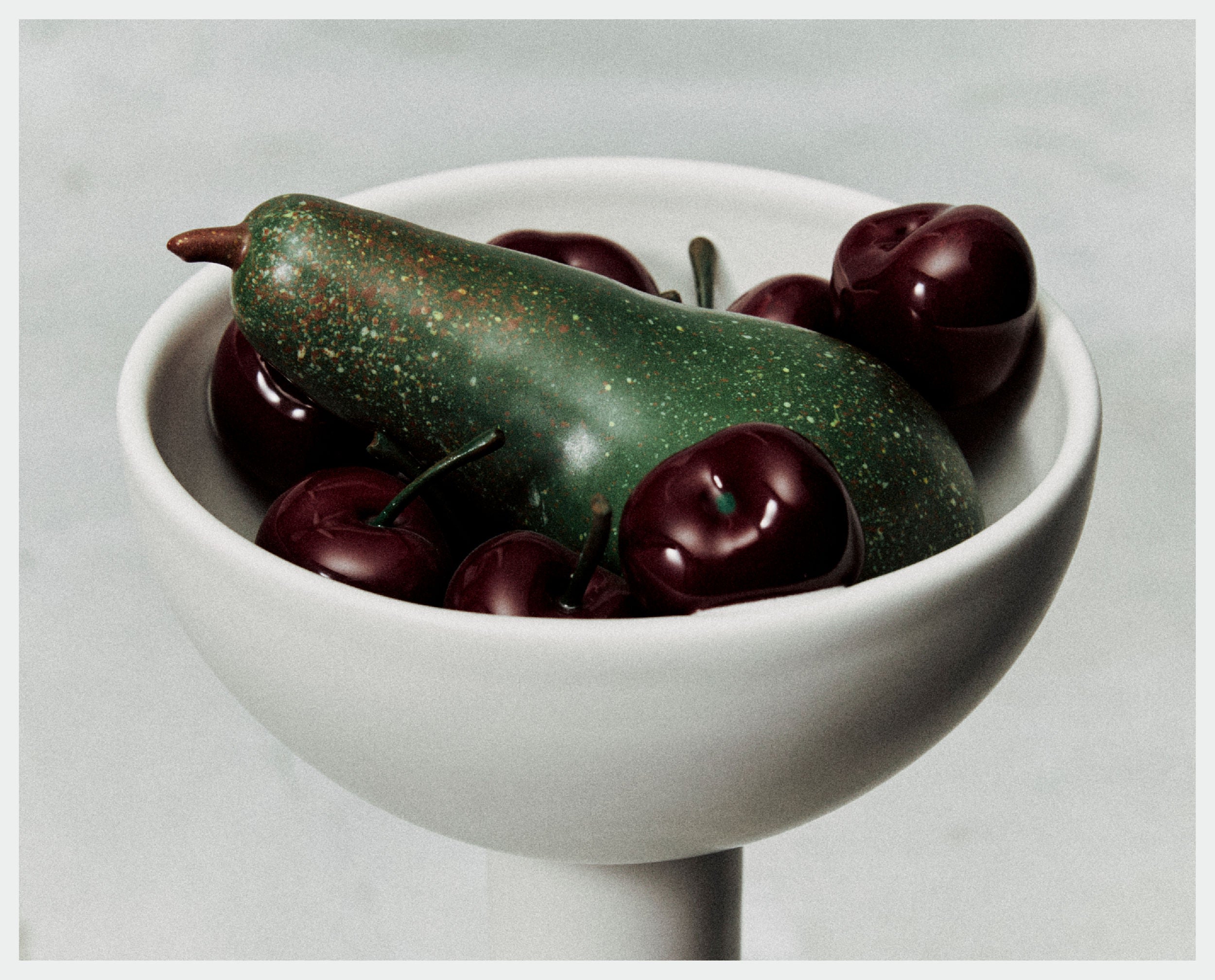 Medicis glazed earthenware coupe with decorative ceramic fruits