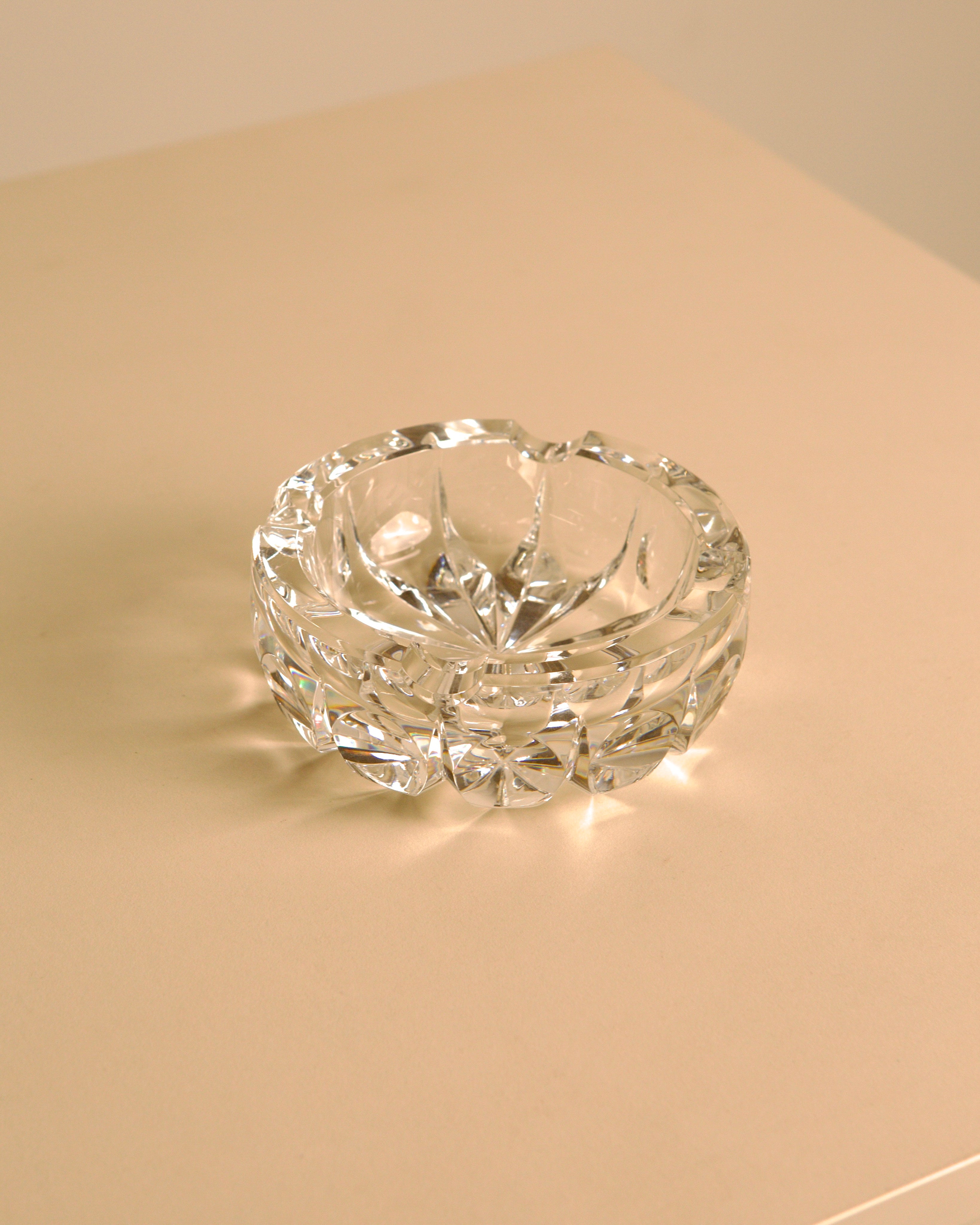 "Ambassadeur" clear crystal ashtray by Saint-Louis, 1970s by Treaptyque | The Oblist