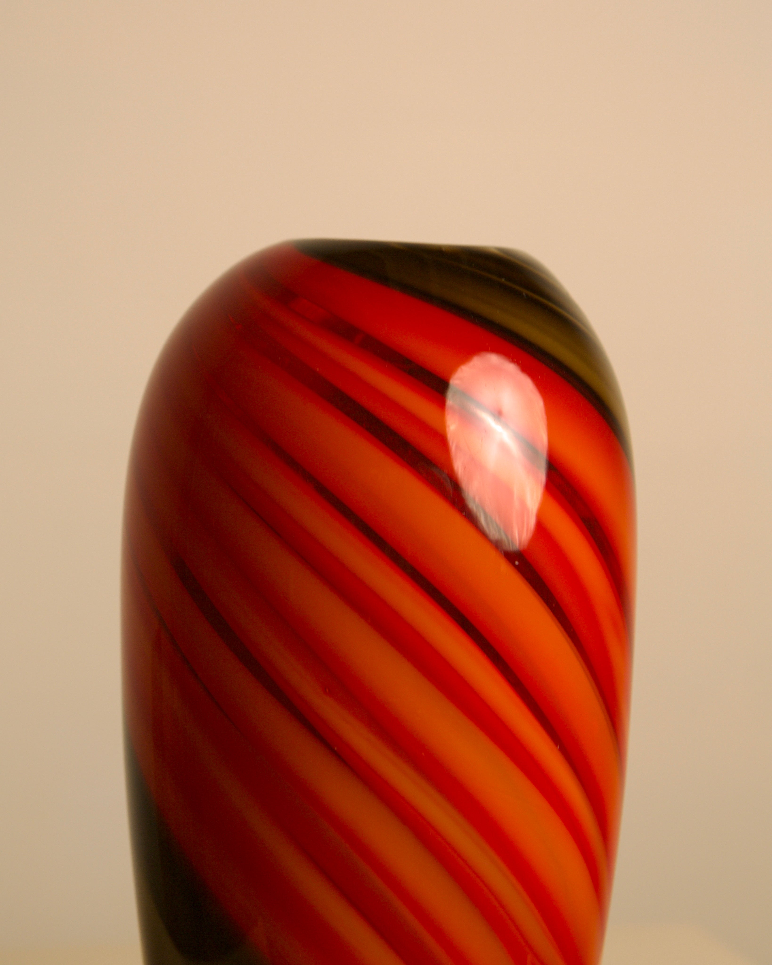 80s Italian Murano Glass Fire Draped Vase — detail view