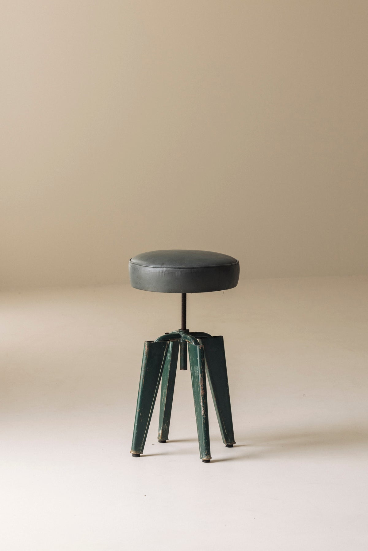 Highly collectible Clémenceau stool by Domin & Genevrière, Maison Dominique 1957 — alternate view