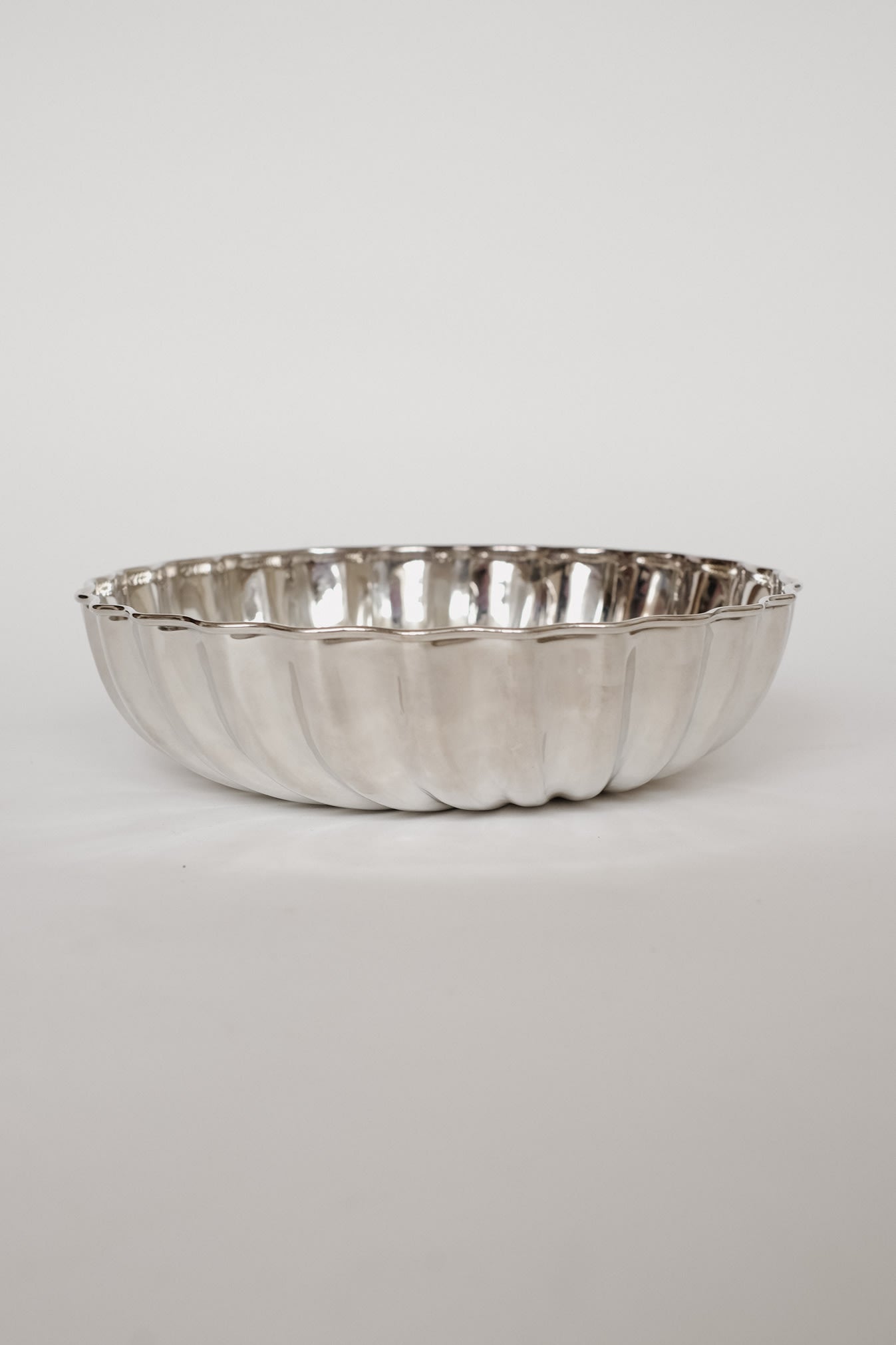 Vintage Guido Galbiati Milano Silver-Plated Shell Bowl — detail view