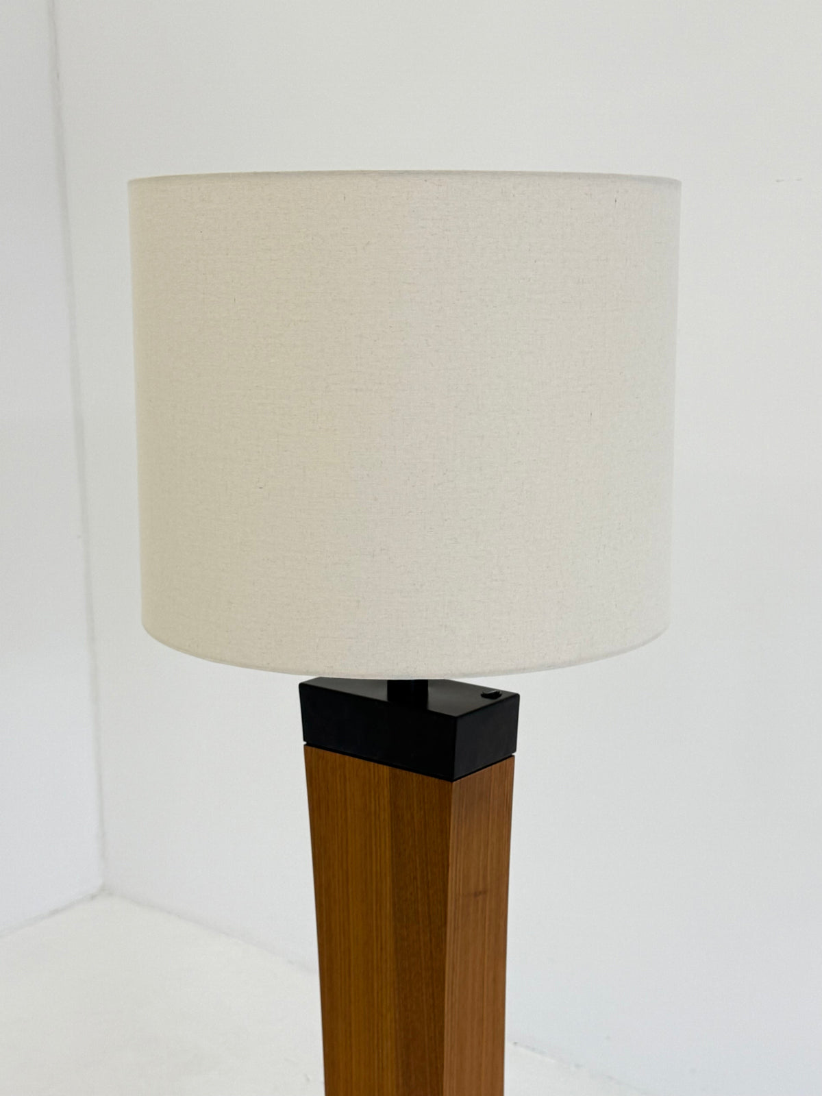 Italian Mid Century teak floor lamp — view 19