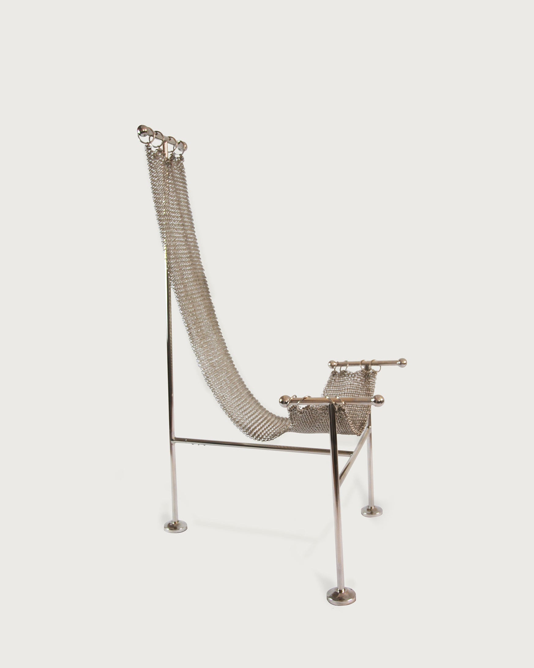 Chaise Sculpturale en Mailles d'Acier