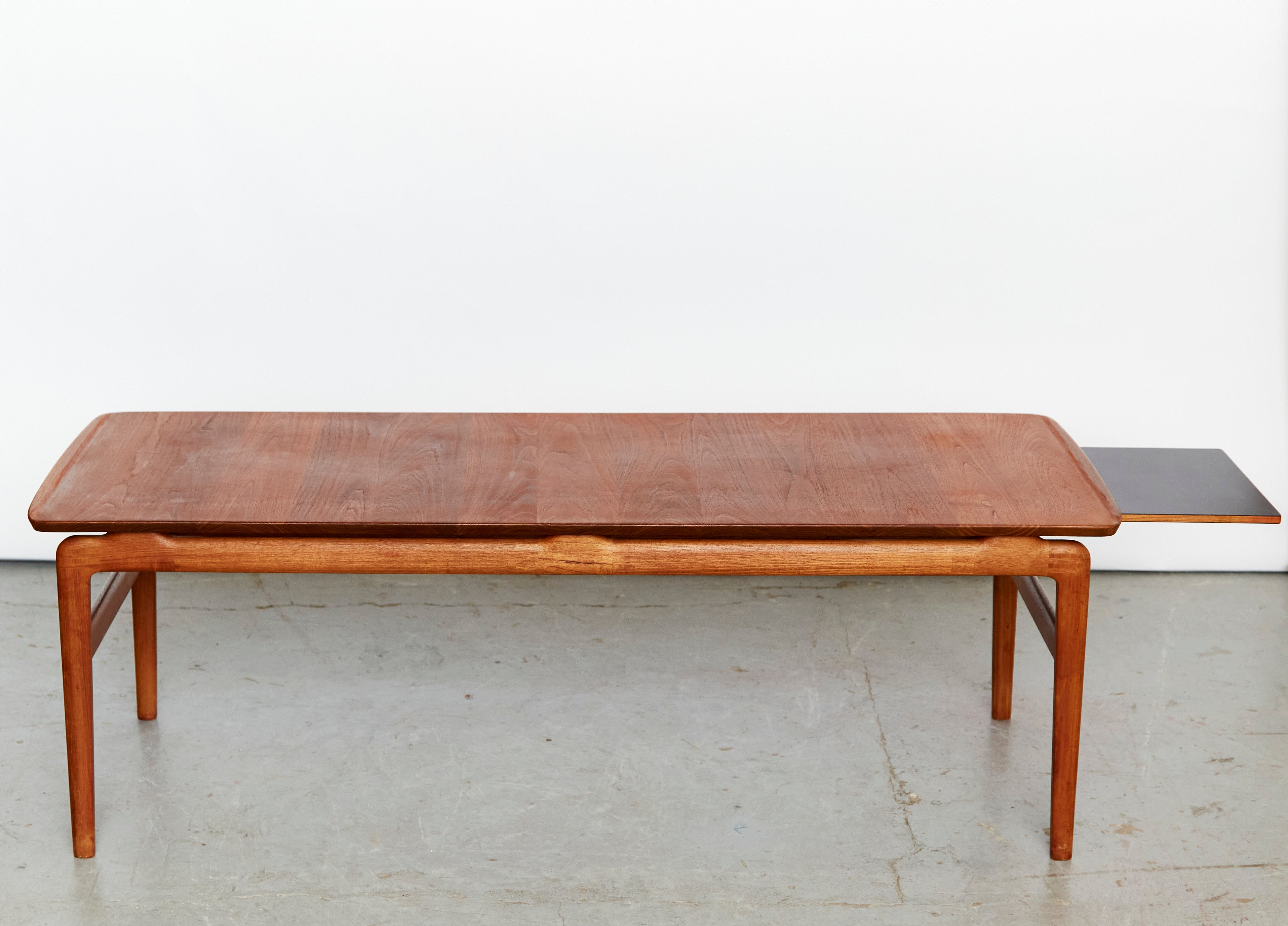 Peter Hvidt & Orla Mølgaard-Nielsen FD640 Coffee Table for France & Søn — side view highlighting wooden surface and legs