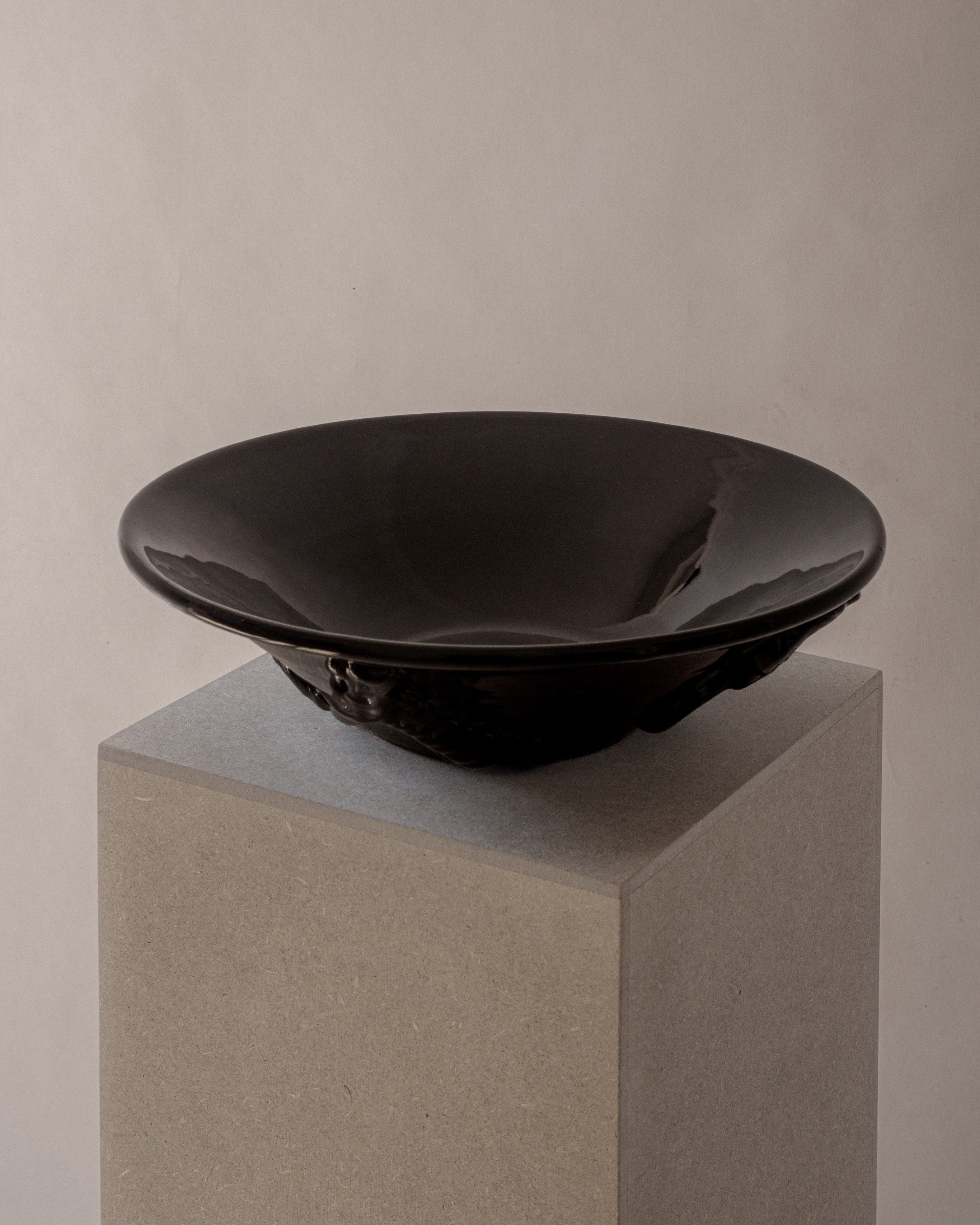 The Drago Bowl in Ceramic — close-up