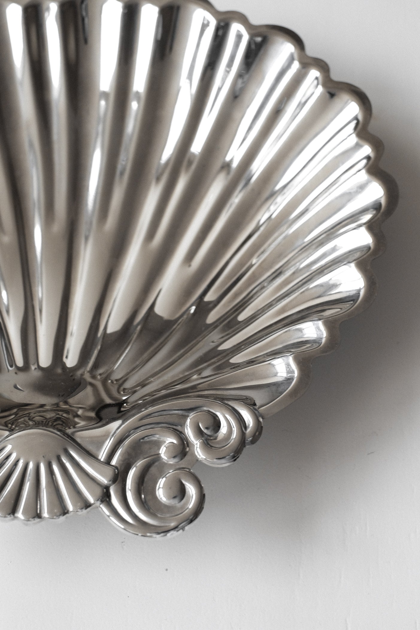 Decorative Shell Dish  — detail view