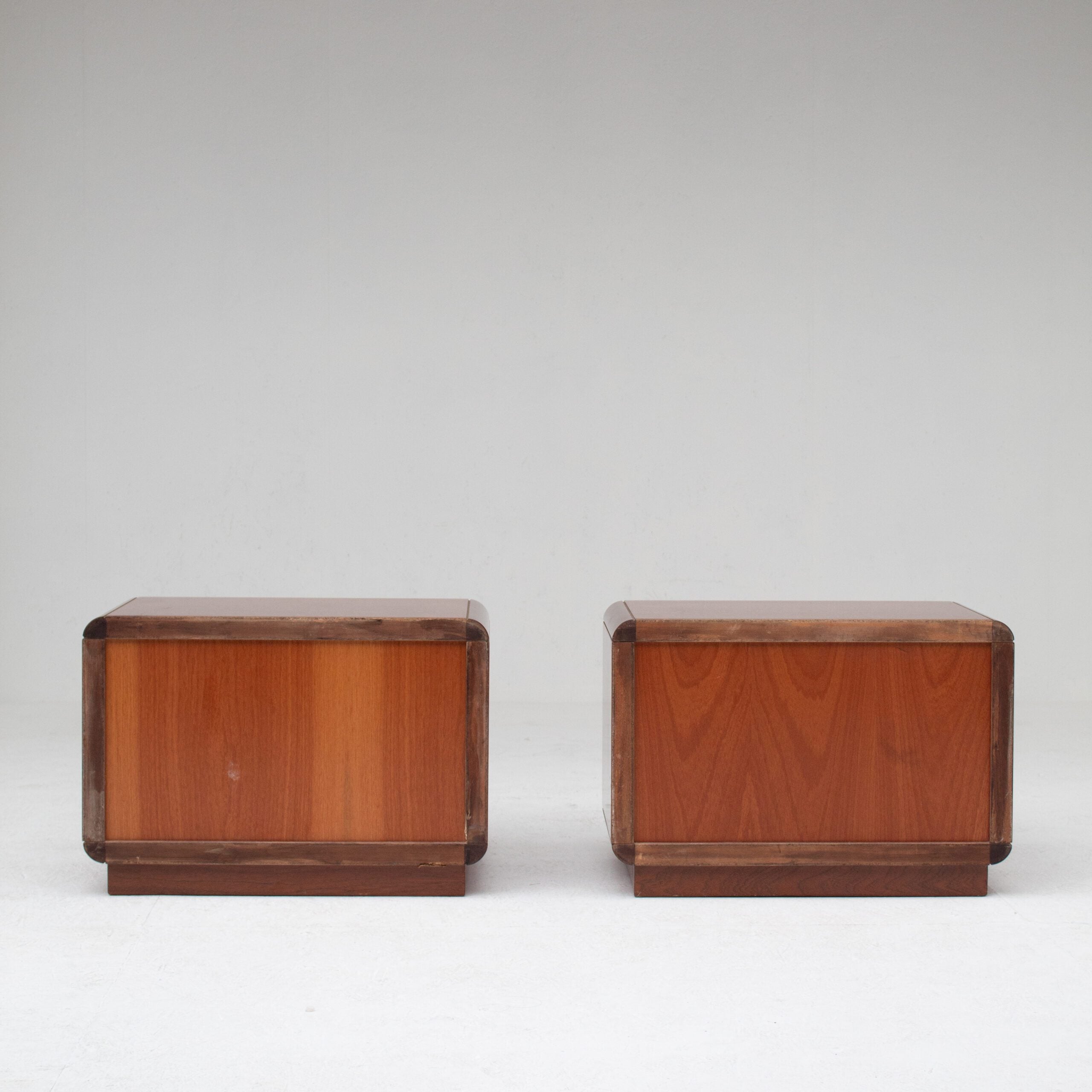 Tables de nuit italiennes en bois et laiton