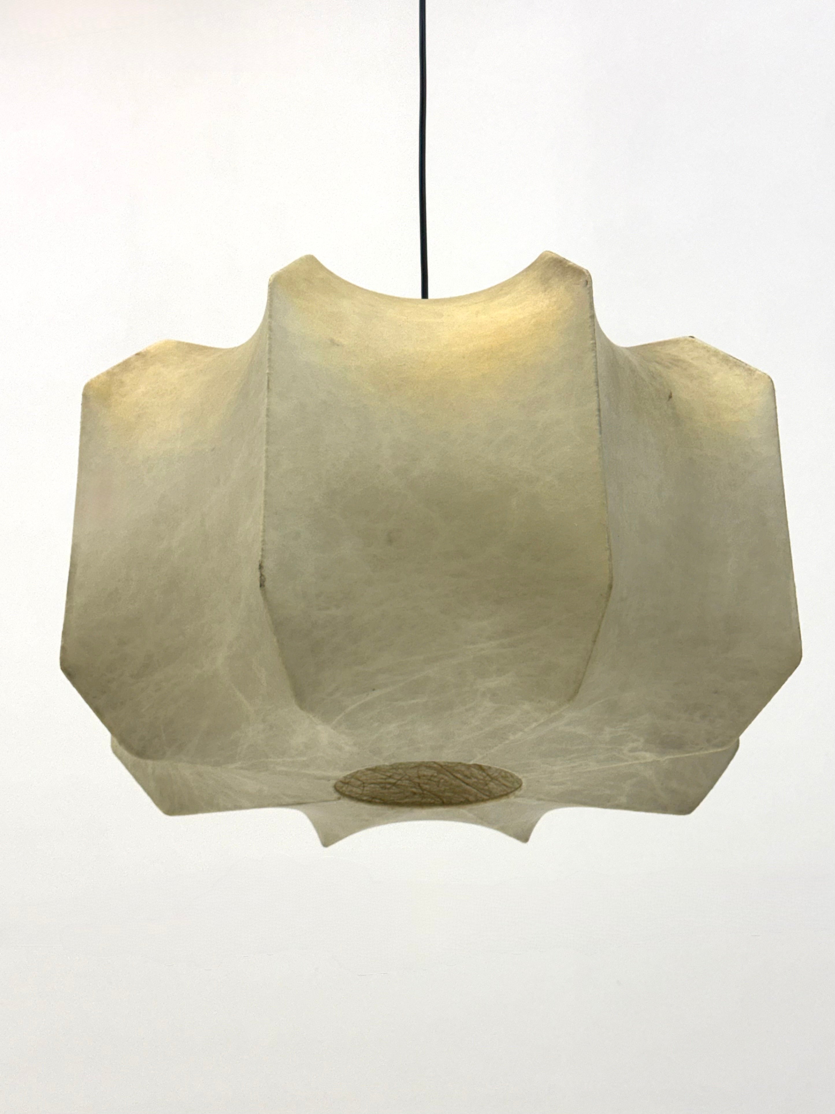 Achille & Pier Giacomo Castiglioni Cocoon lamp — detail view