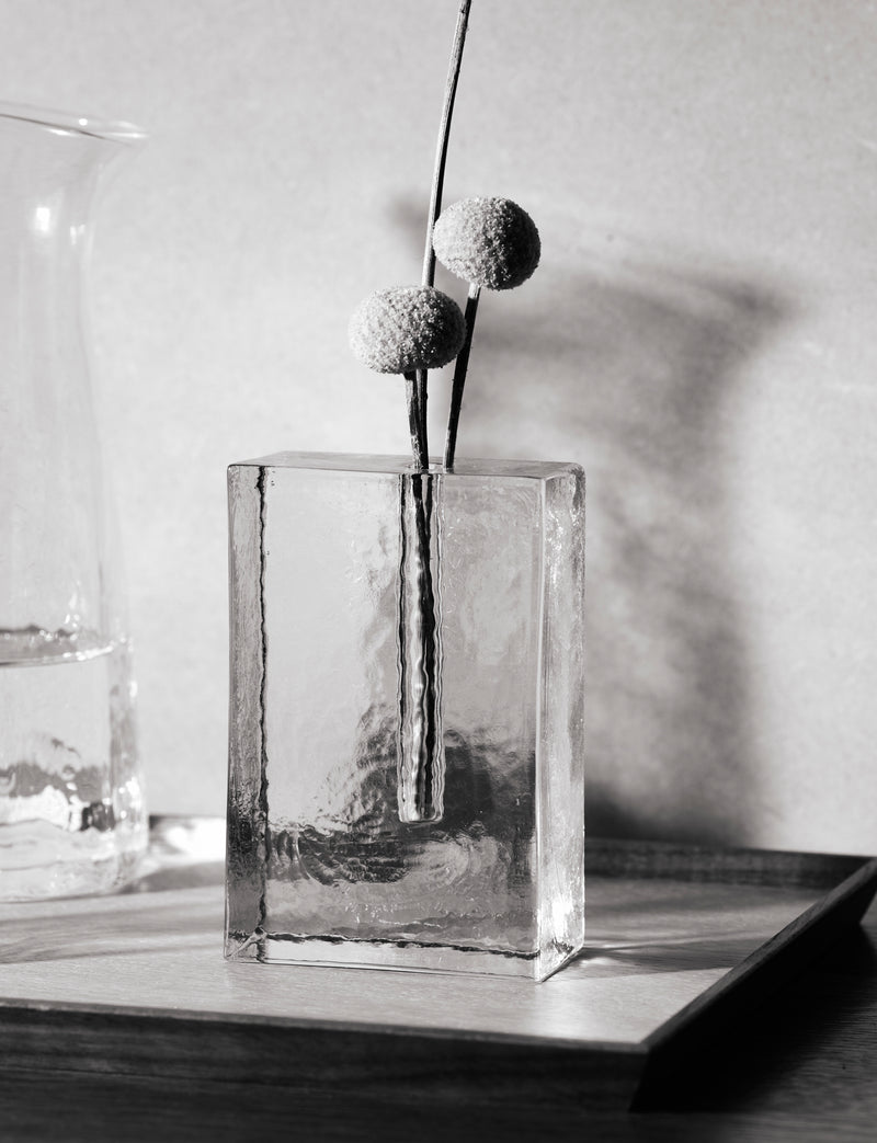 Block unifleur / stem vase in European glass (Large) — close-up