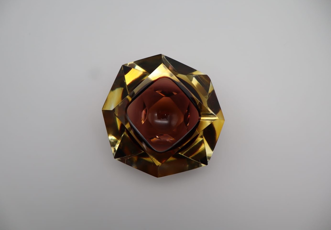 Diamond Murano Glass ashtray by Flavio Poli for Seguso 60's — top view highlighting amber glass facets