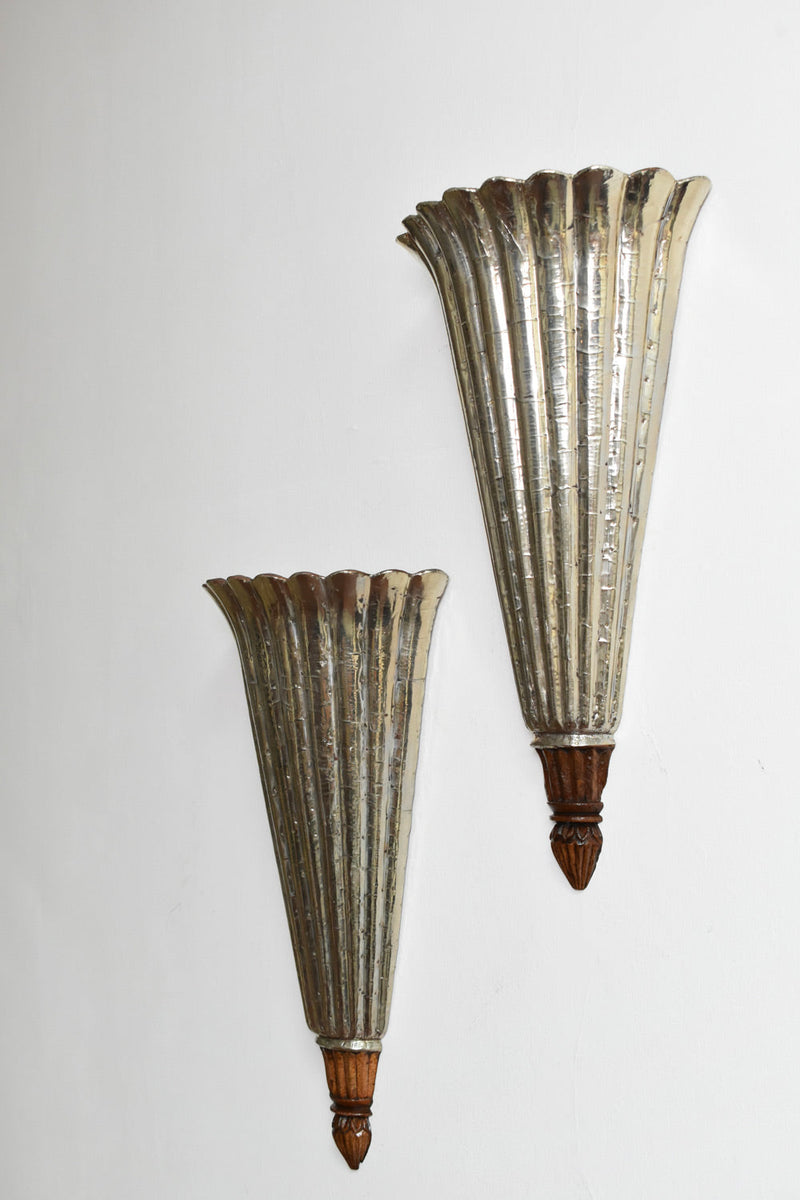 Pair of horn-shaped wall lamps, 1920s — detail view