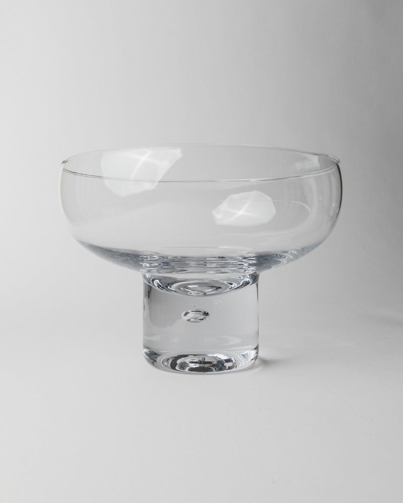 Set of 6 Glasses and 1 Bowl by Vicke Lindstrand, Italy 1960s — close-up of clear glass bowl on white background