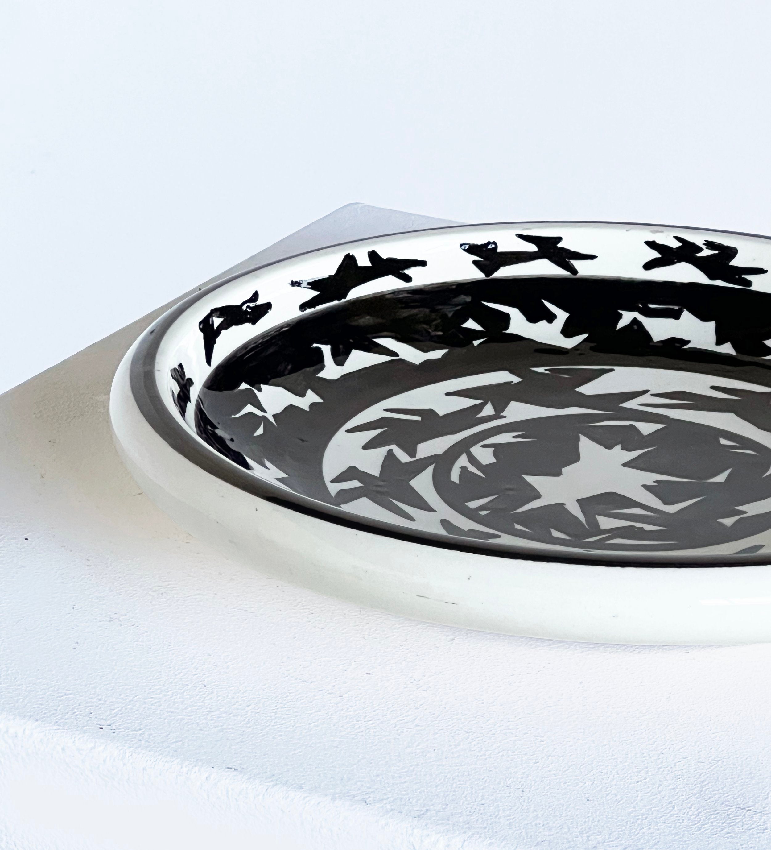Monochrome Artist Plate — detail view