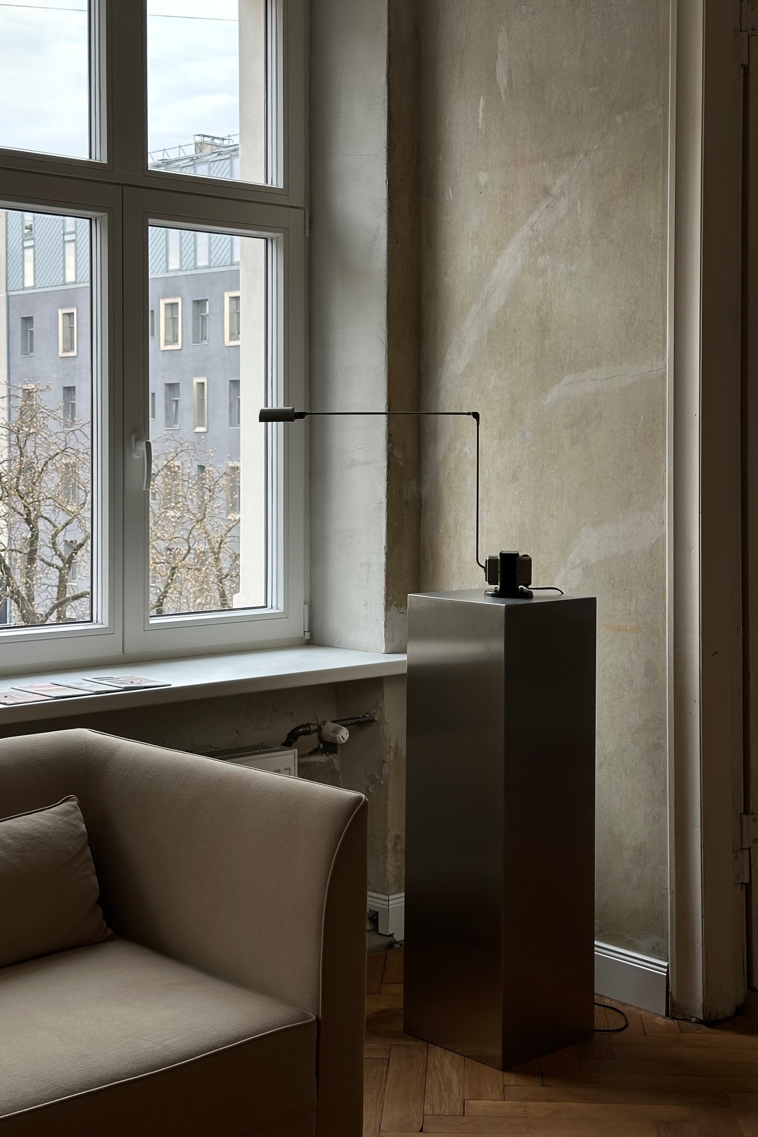 'NOSTALGIA' stainless steel pedestal — side angle