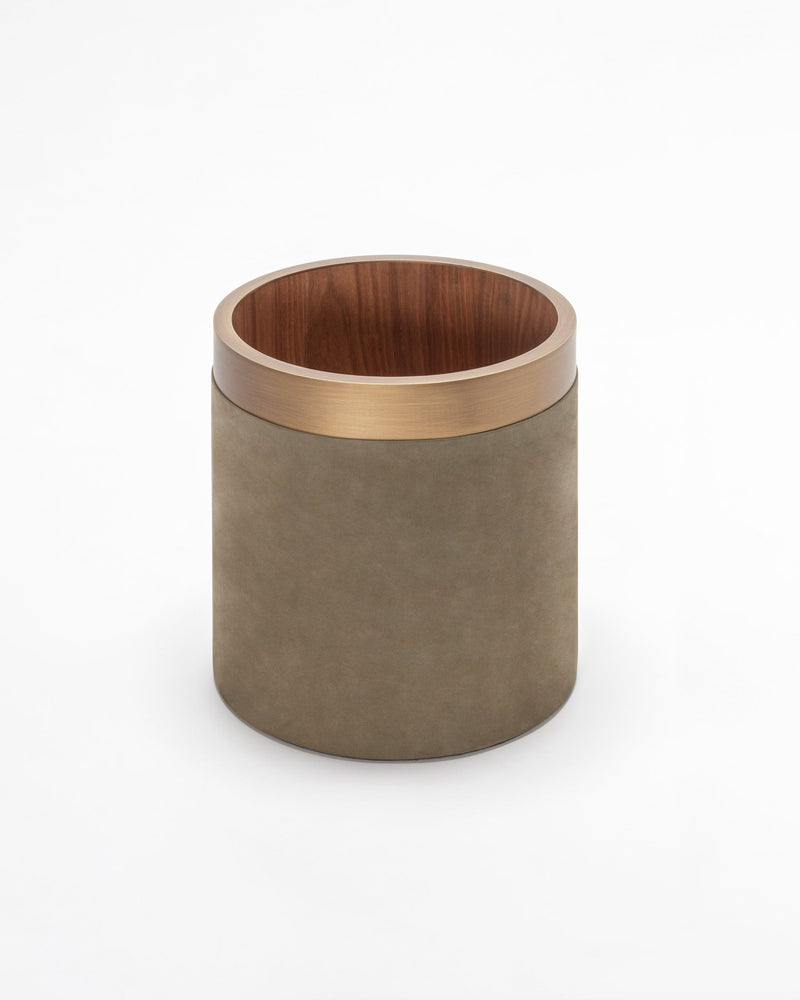 Dama round bathroom bin showing wood interior and brass rim detail