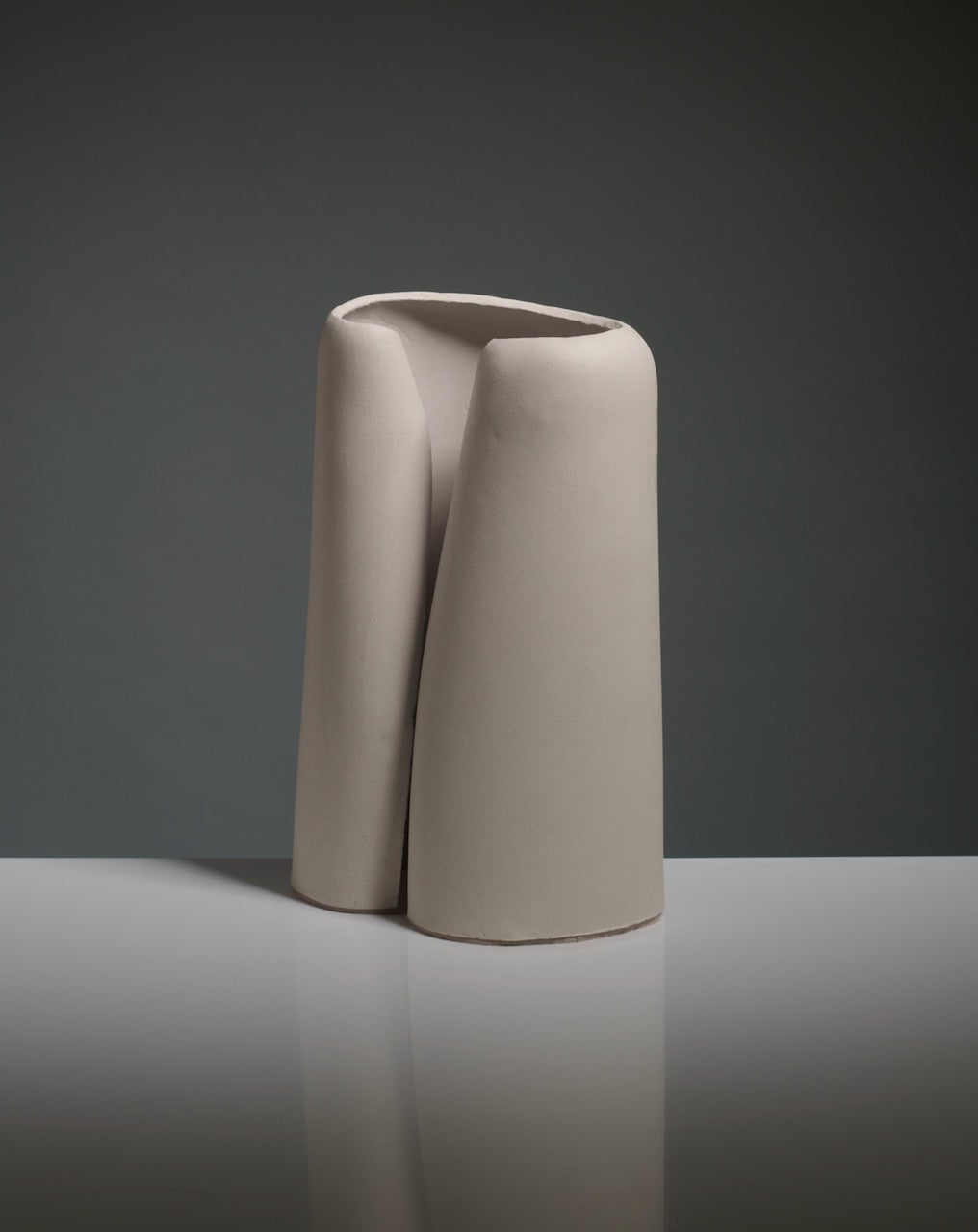 'Snail' Ceramic Table Lamp in Off-white