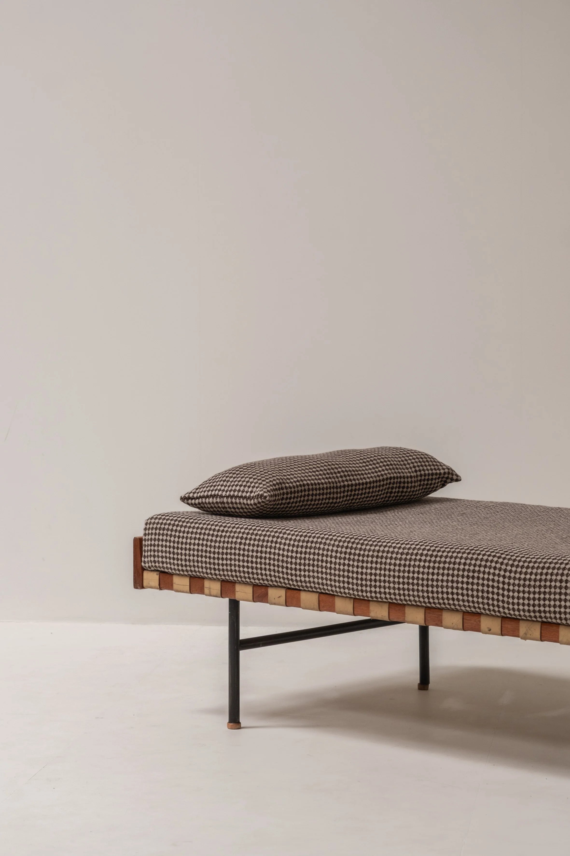 Daybed by Edoardo Gellner, Italy 1970 — side angle