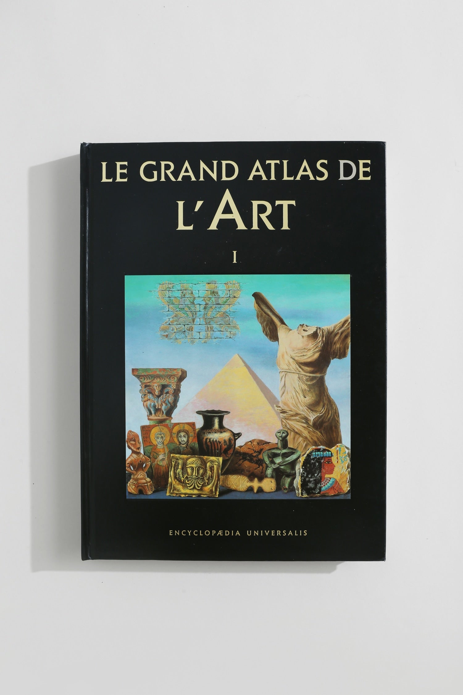 Le Grand Atlas de L’art Book Set — side angle showing black cover design