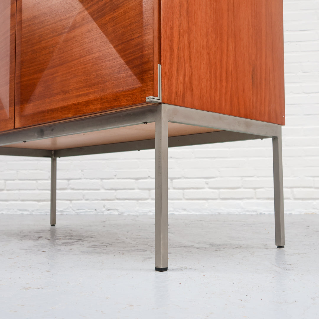 Behr 1307 Diamond Highboard 1960s — close-up