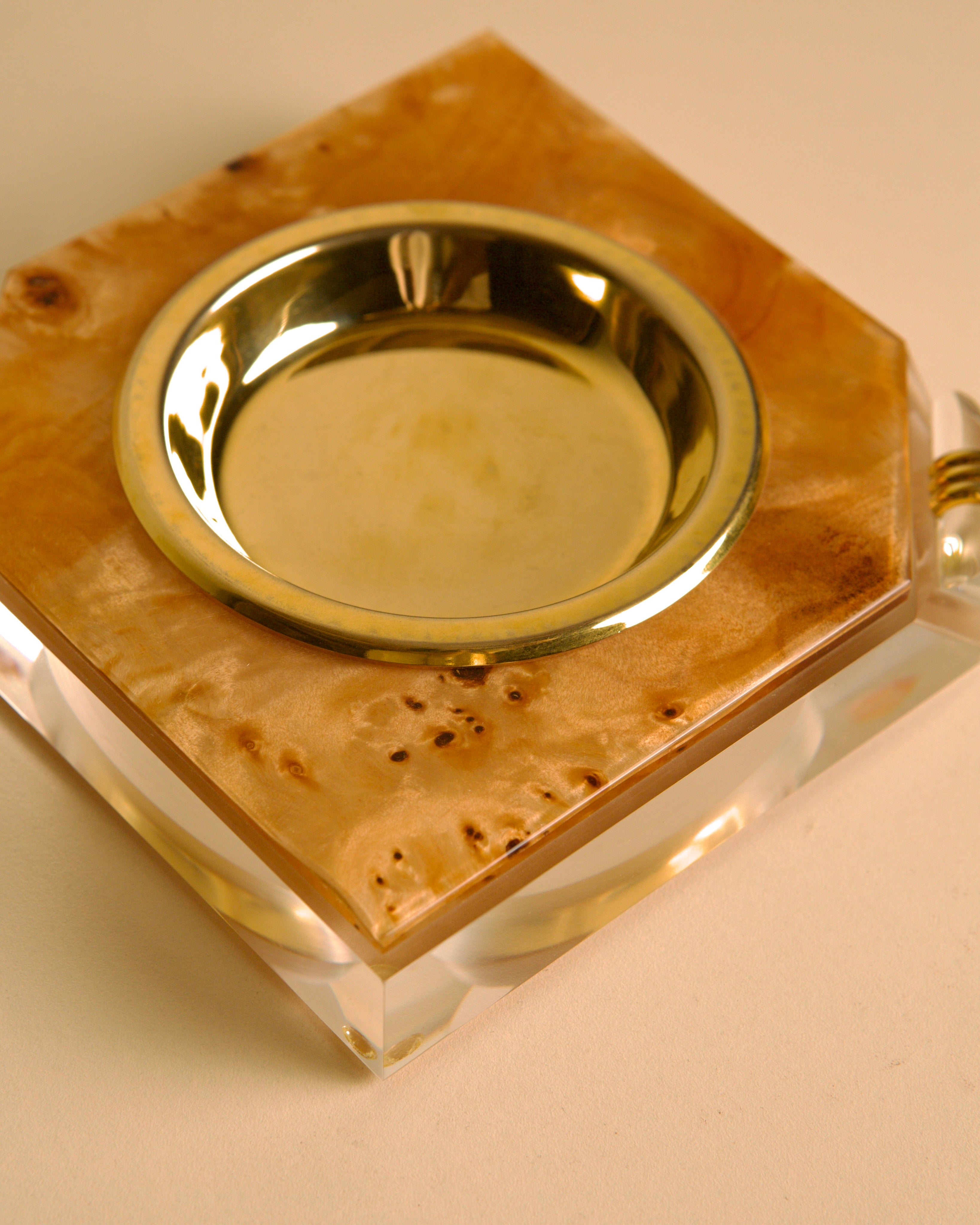 Italian wooden, plexiglass and brass ashtray/catch-all for smokers from the 70s — close-up