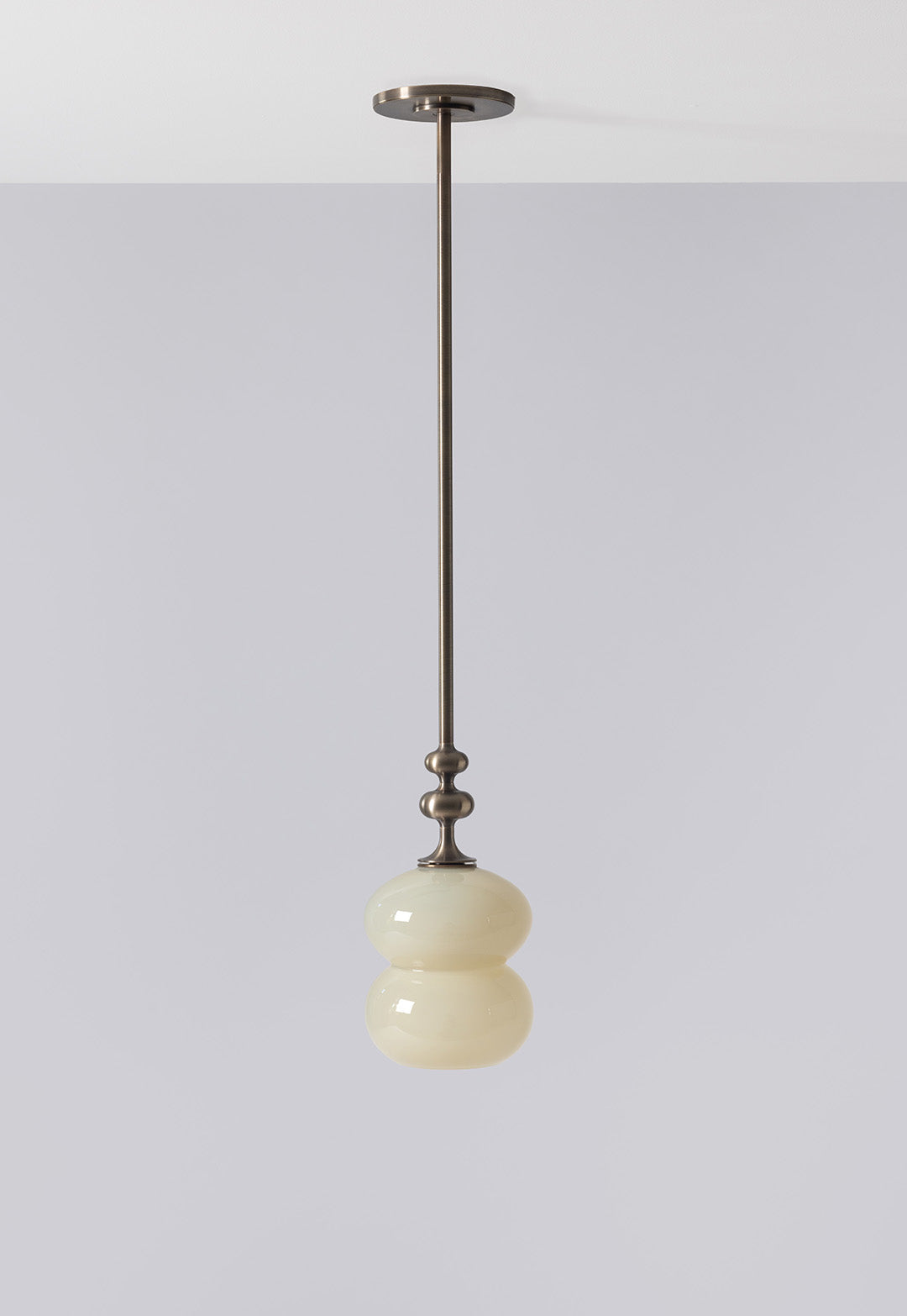 SkLO + AvroKO Oestre Pendant - Light Beige glass, Antique Brass finish — detail view