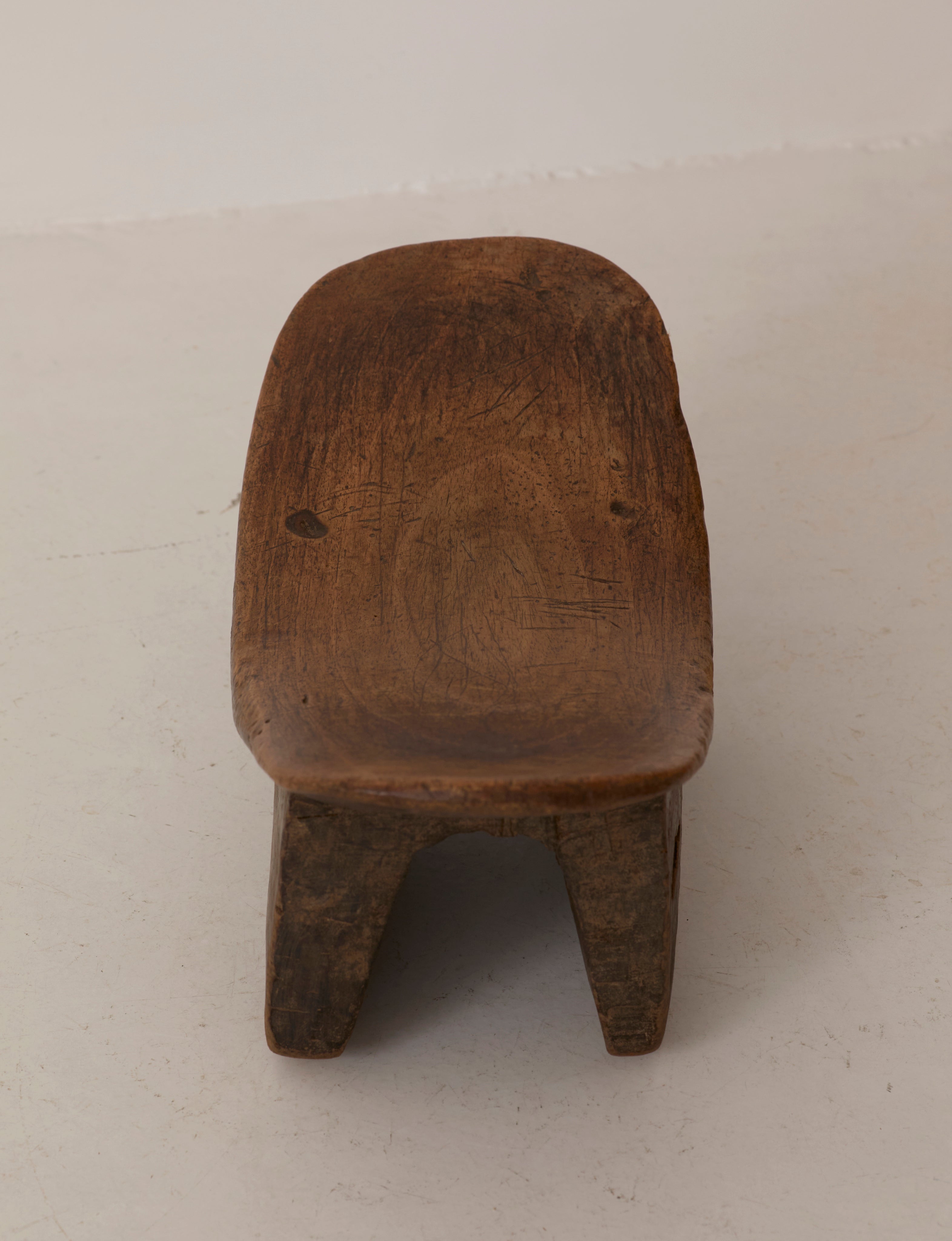 Tabouret Senufo Africain du Milieu du Siècle en Bois Massif