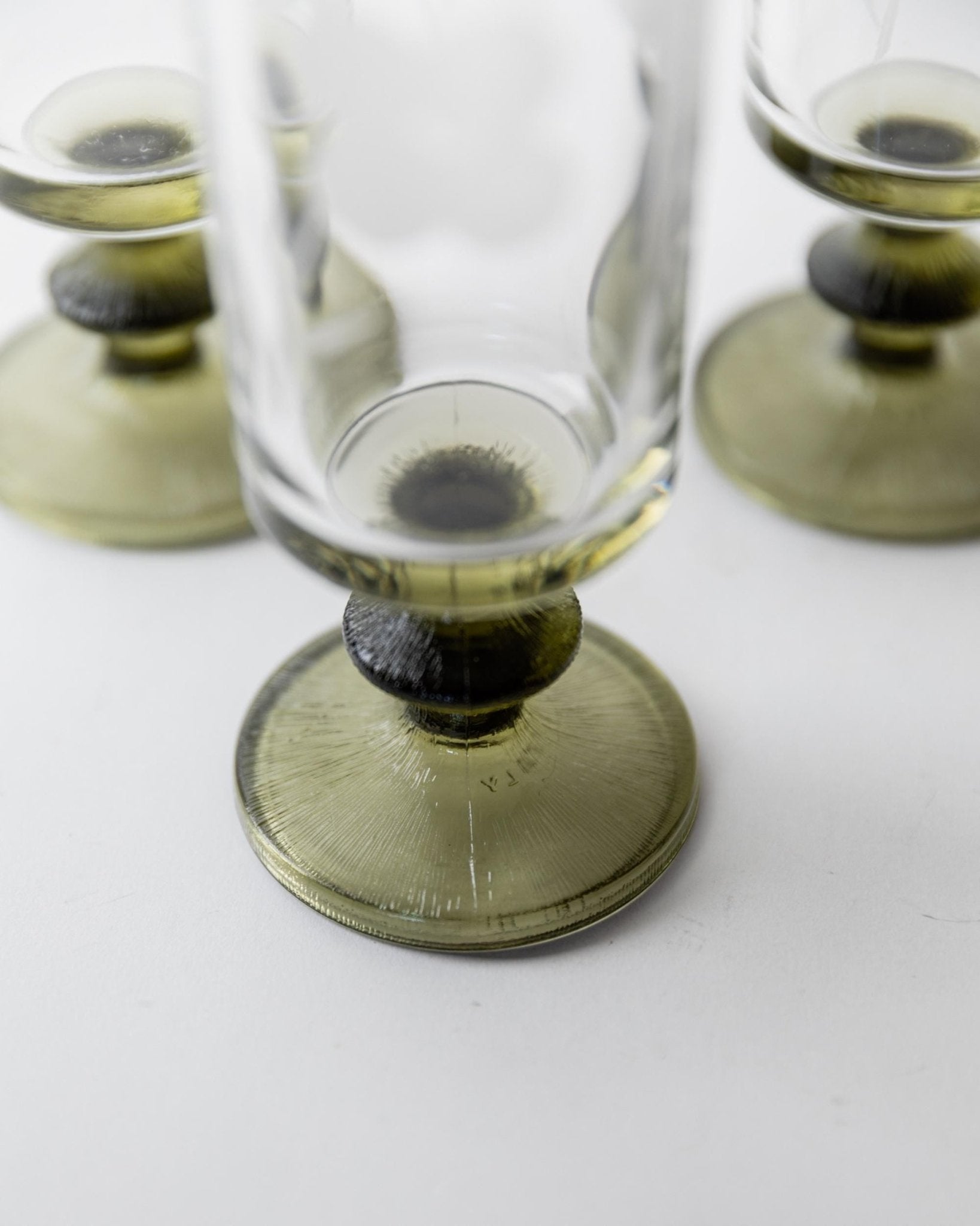 Vintage 1970s Champagne Glasses Set of 4, Olive Green Stems with Etched Floral Clear Glass Bowls, Elegant Barware Tableware, Gift Idea — view 9