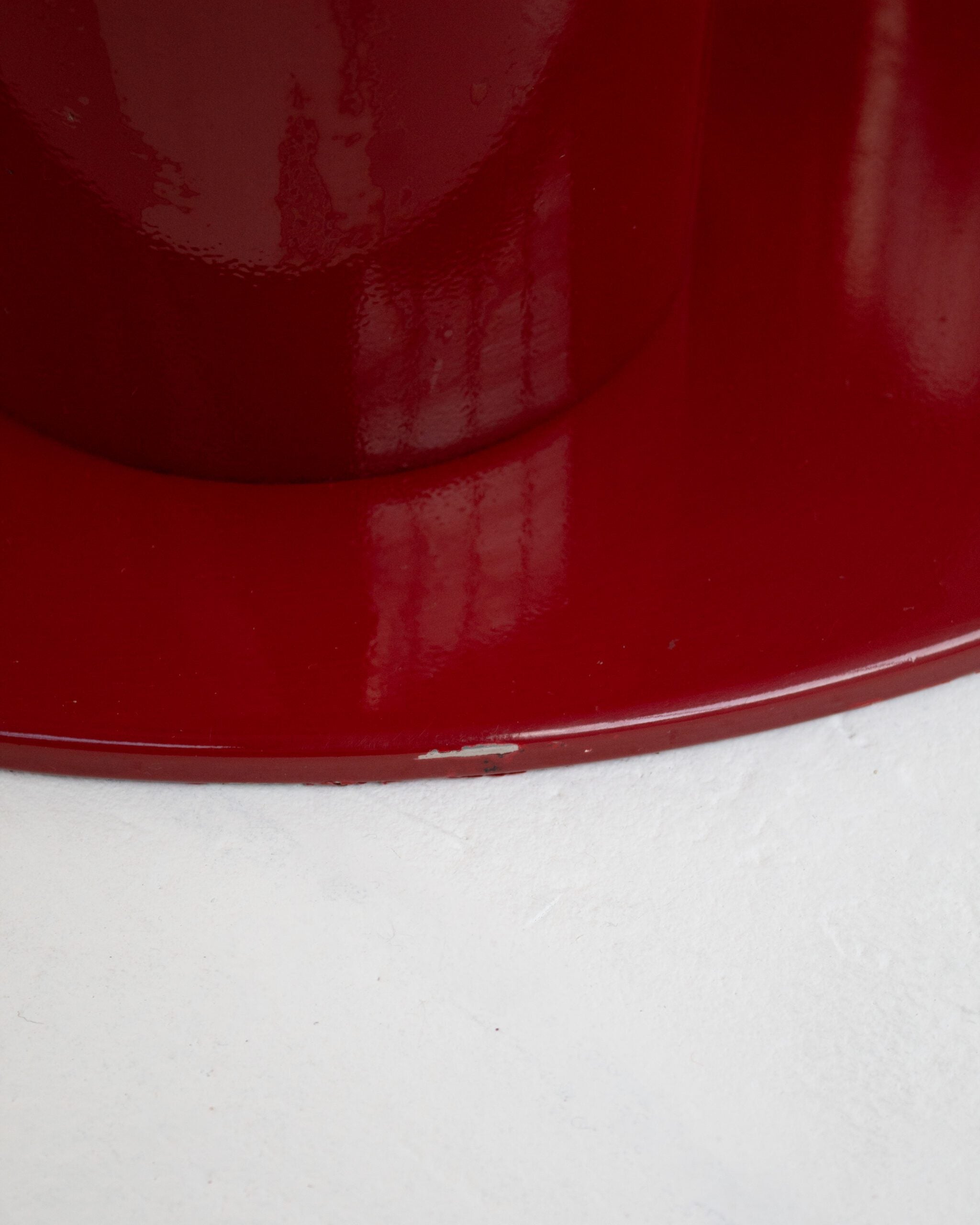 Round Marble Dining Table with Burgundy Lacquered Base — close-up of burgundy lacquered base