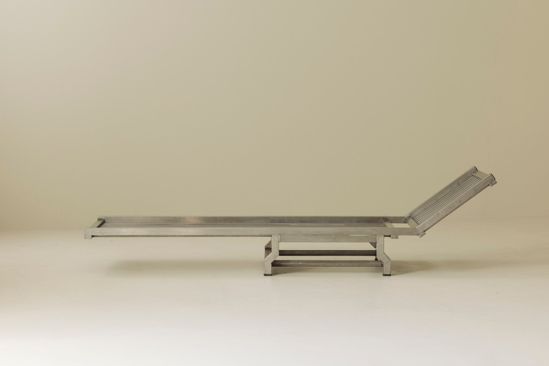 Exceptional French Stainless Steel Modernist Daybed / Chaise Longue, 1970s — lifestyle setting