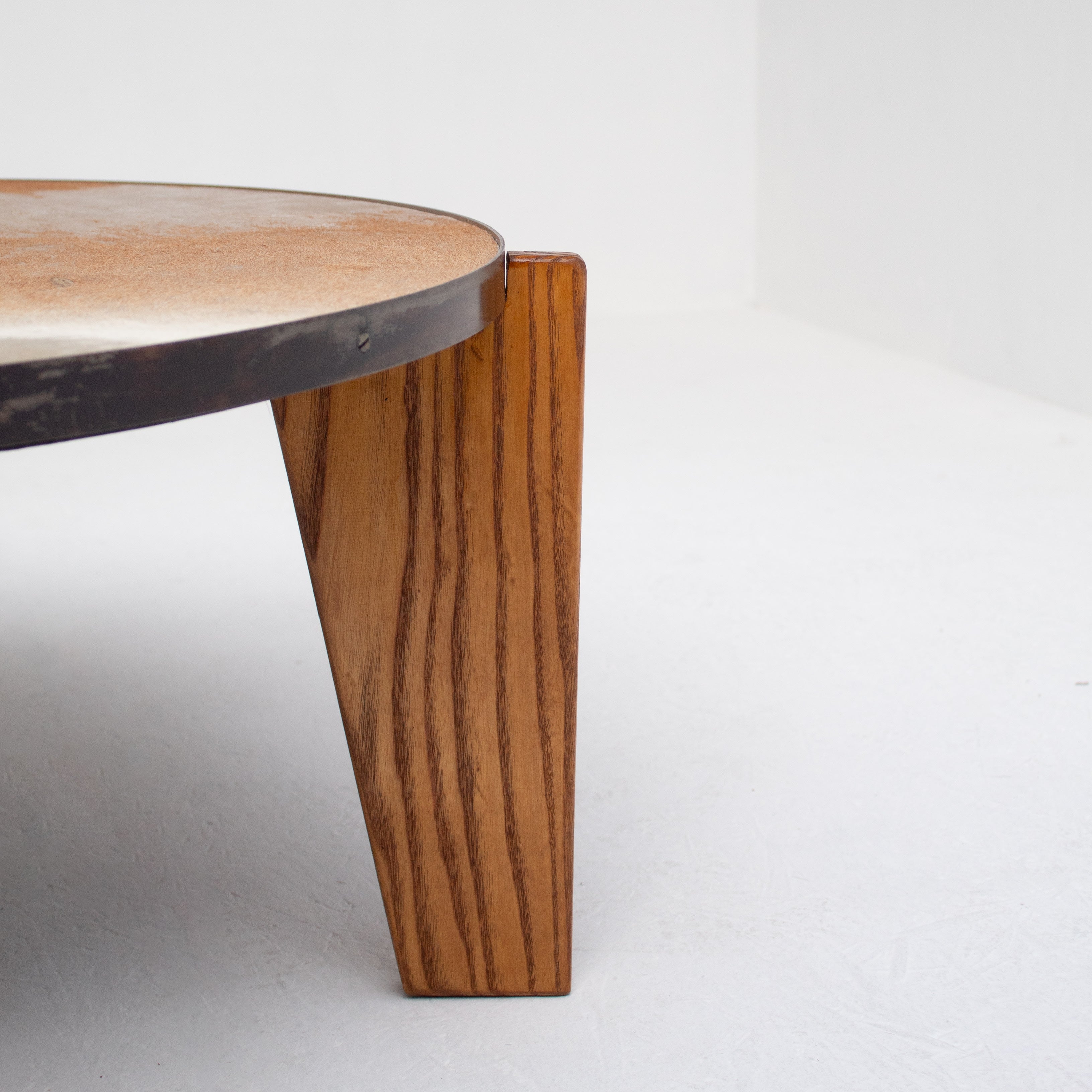 2 Coffee Tables in Wood and Cowhide — back view of wooden leg detail