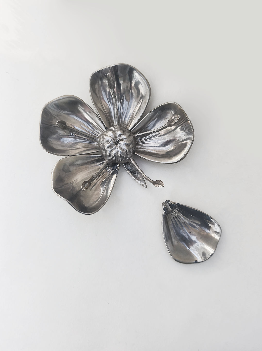 Art Nouveau Floral Ashtray by Les Objoies | The Oblist