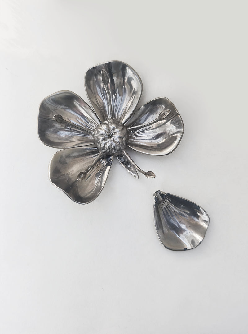 Art Nouveau Floral Ashtray by Les Objoies | The Oblist