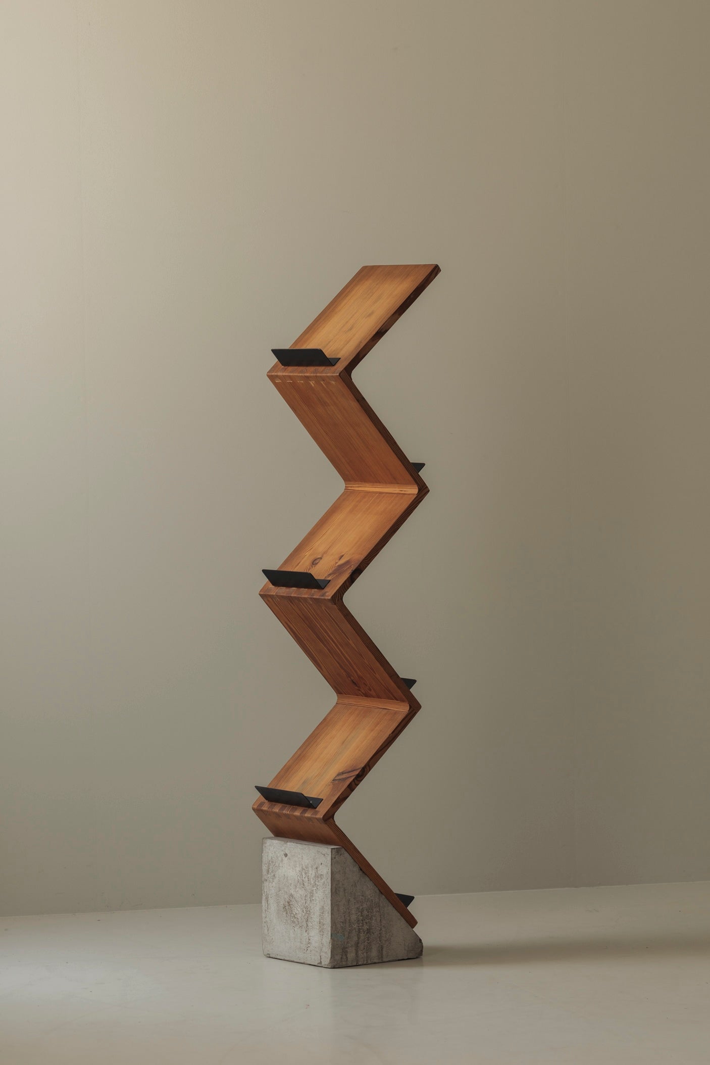 Sculptural Magazine Shelf Inspired by Jonas Bohlin's Iconic Zink Design, 1980s — view 9