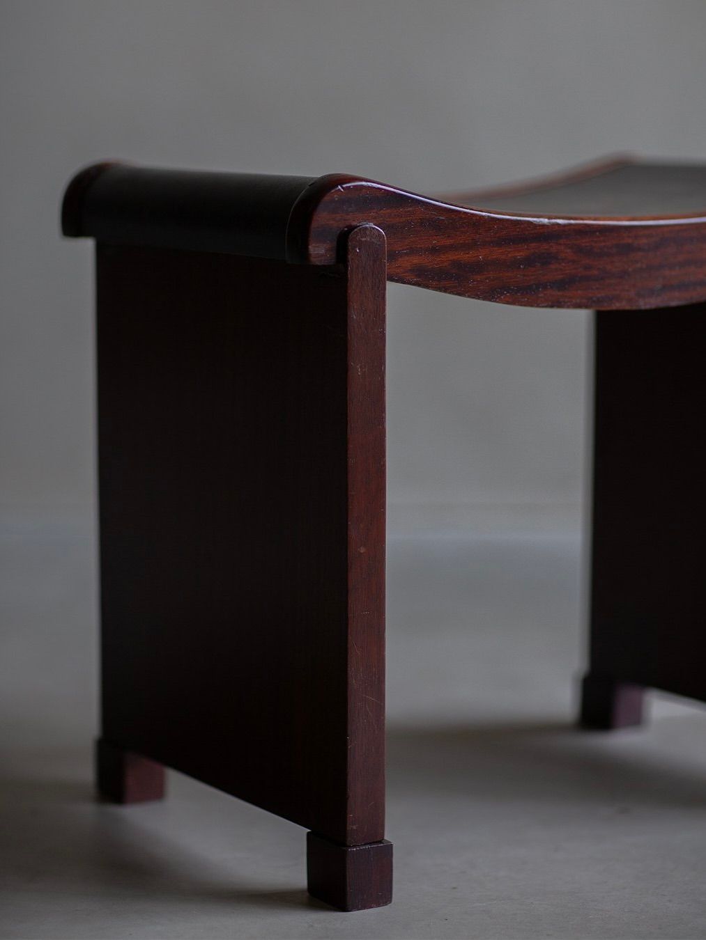 Pierre Chareau - Curule / Modèle n°. Tabouret MT 1015