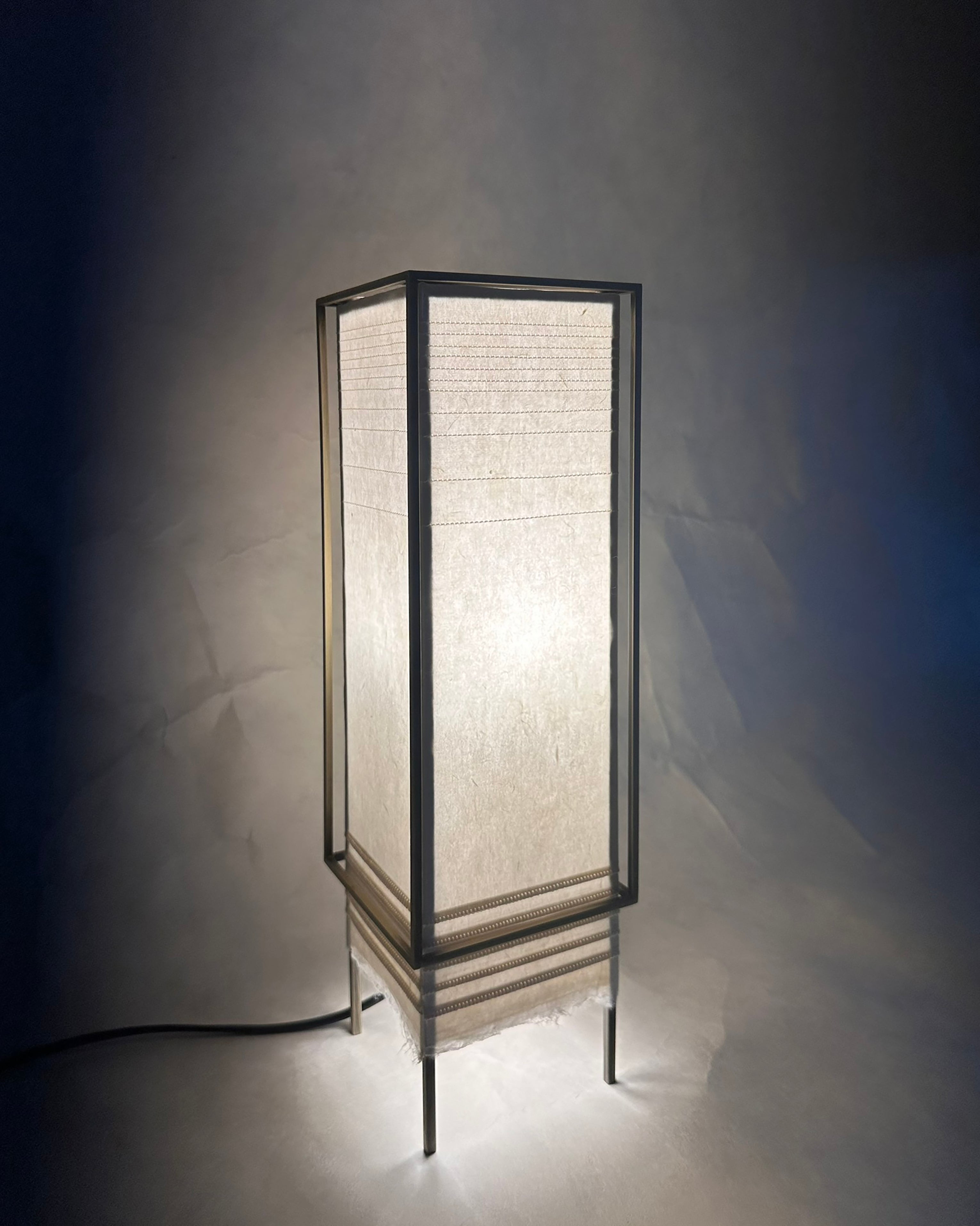 biiit 002 / Table lamp — side angle