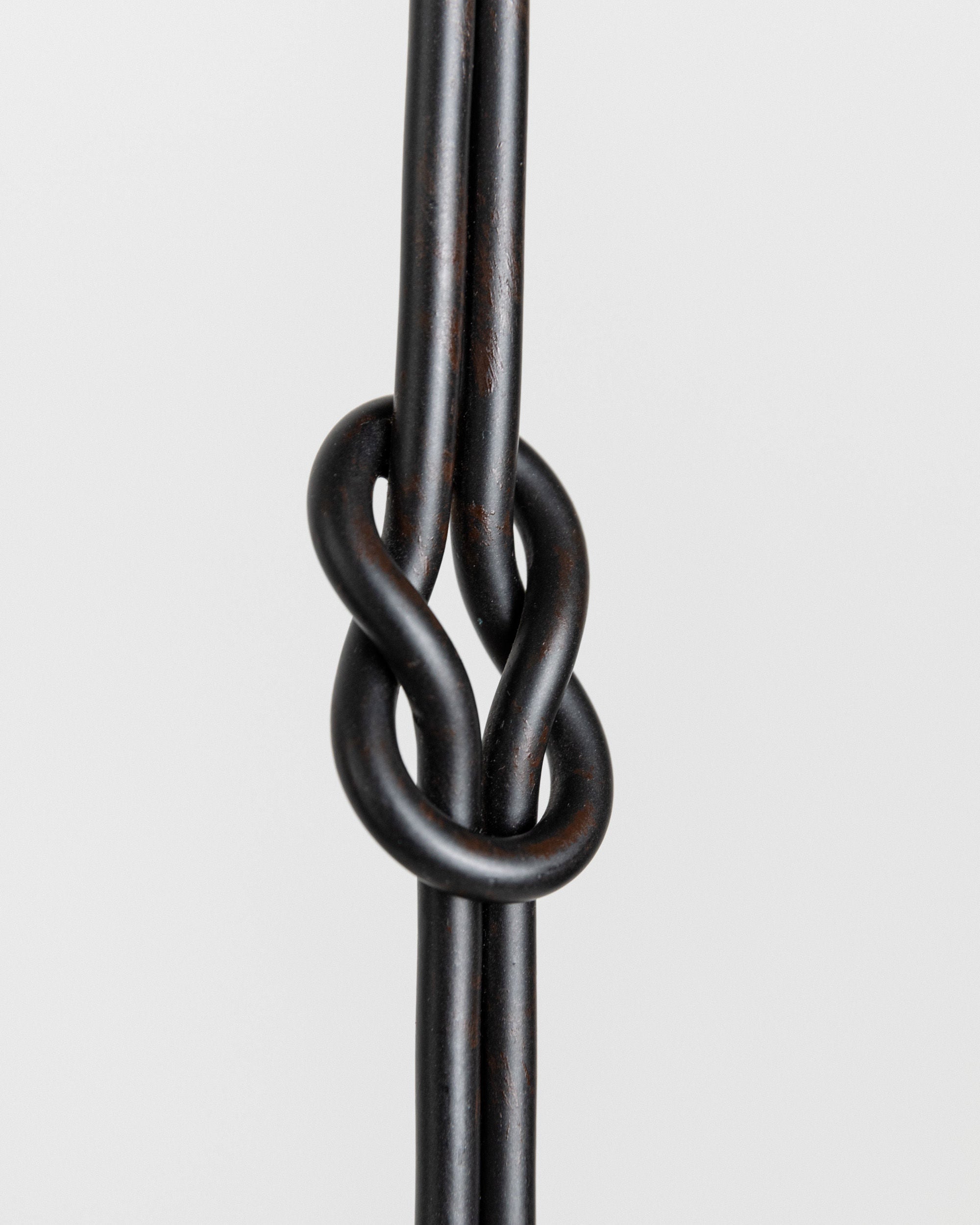 Torchère ancienne en fer forgé d'Italie, 18ème siècle - En vente sur France