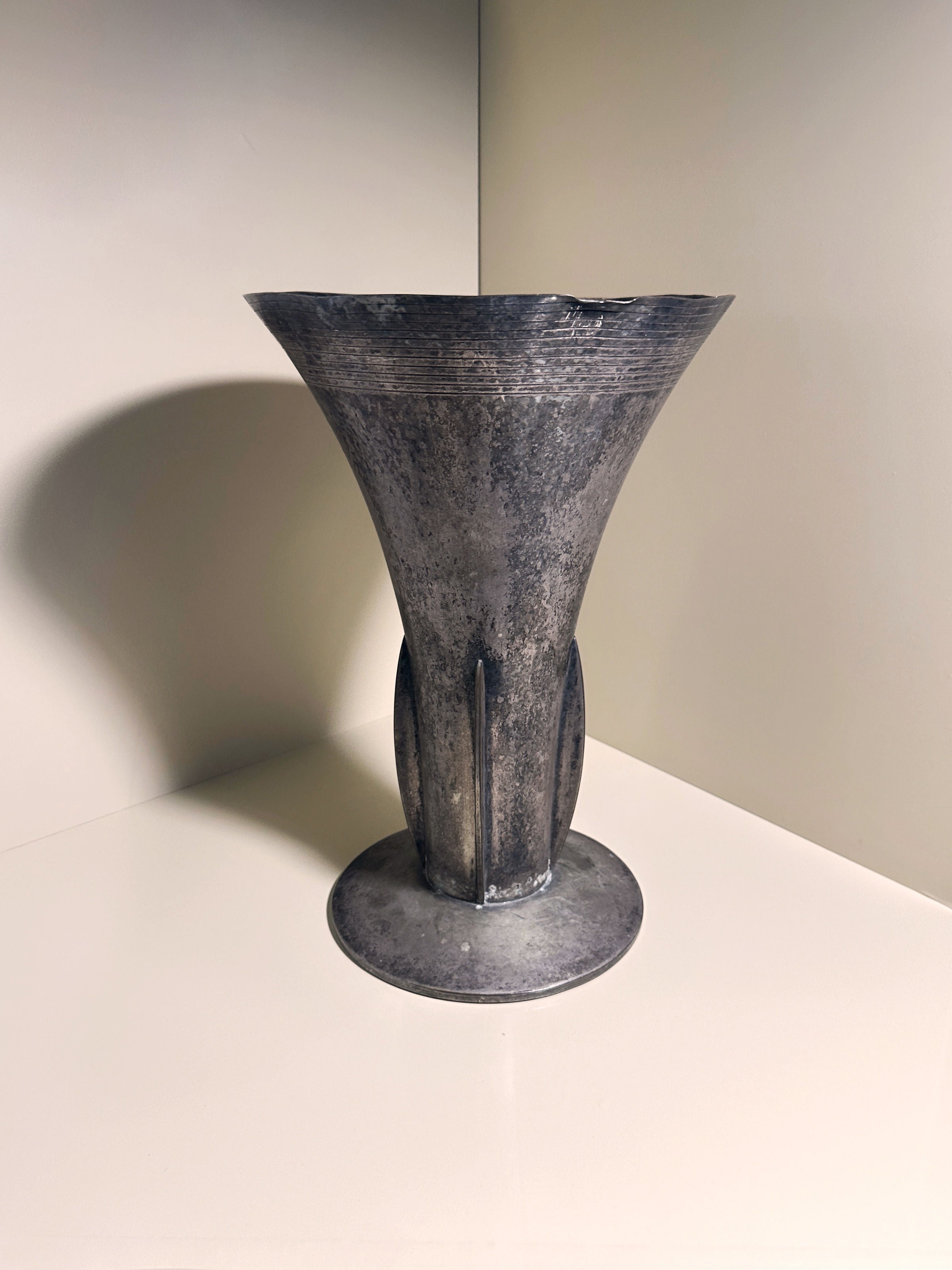 Large silver-plated amphora vase - WMF 1925 with original patina — in context