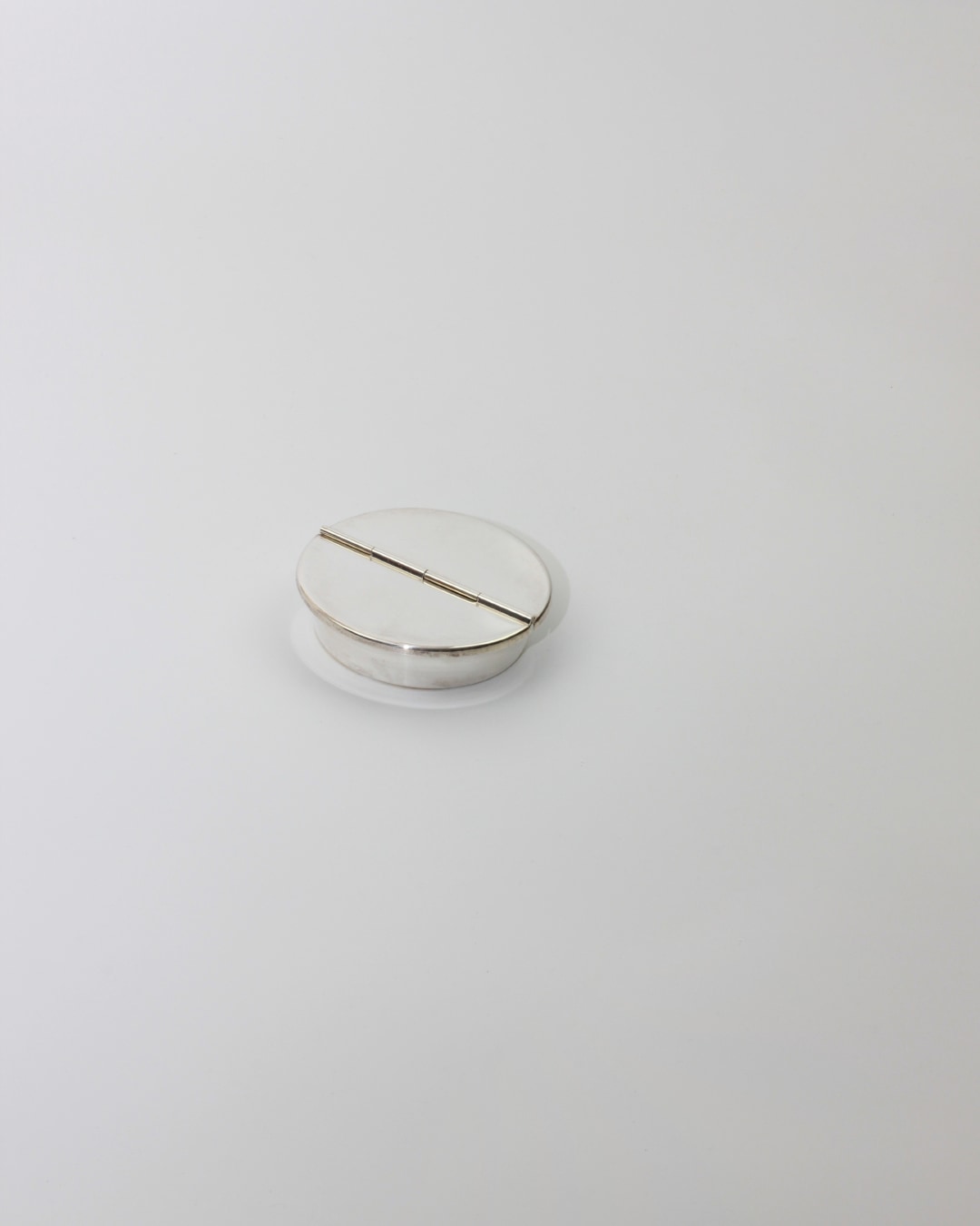 Vintage Ashtray - Alpaca Collection — top view of white ceramic design